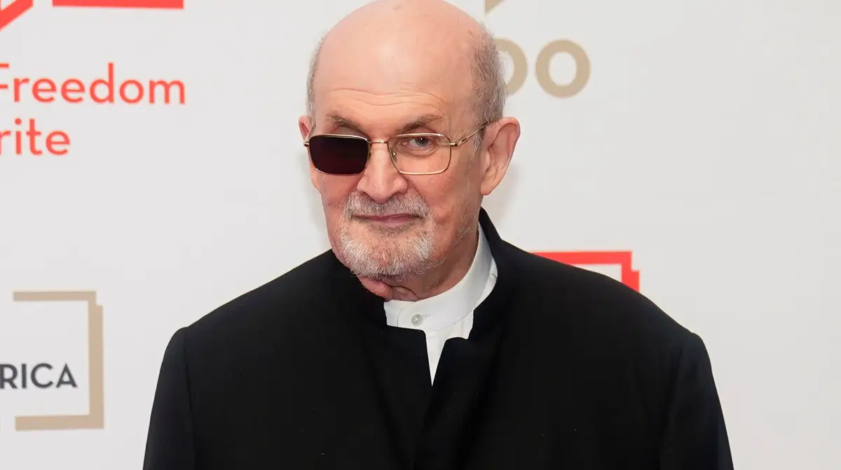 O escritor britânico Salman Rushdie