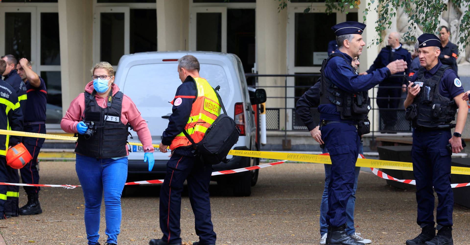 Attaque au couteau dans une école en France