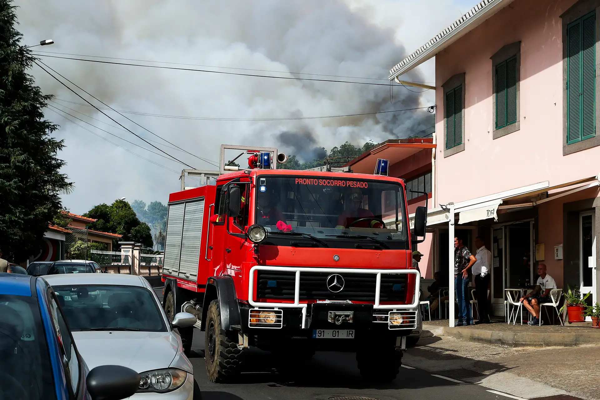 Incêndio no Porto Moniz  perdeu intensidade, mas "não está completamente controlado"