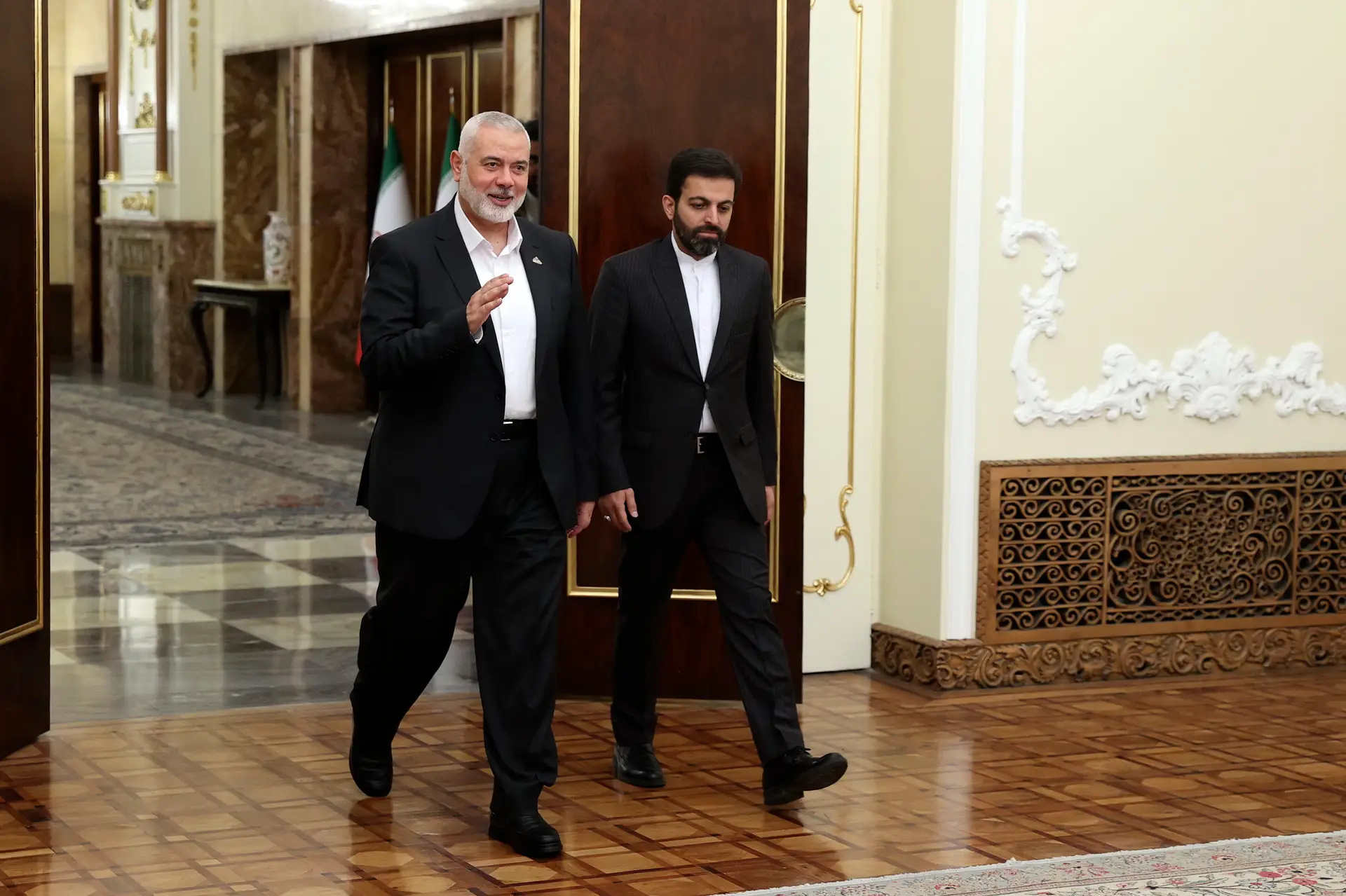 Ministro dos Negócios Estrangeiros iraniano reúne-se com líder do Hamas no Qatar