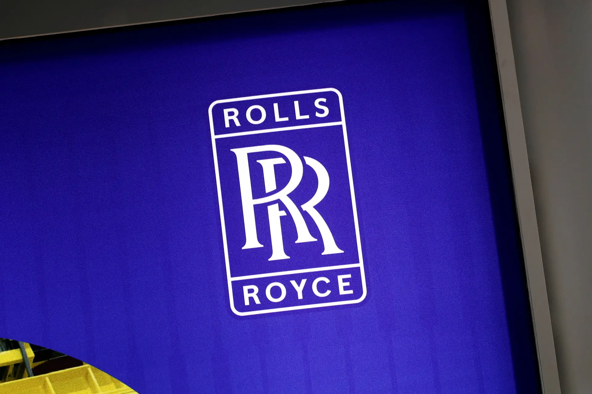 Rolls-Royce despede 2.500 trabalhadores para reduzir custos