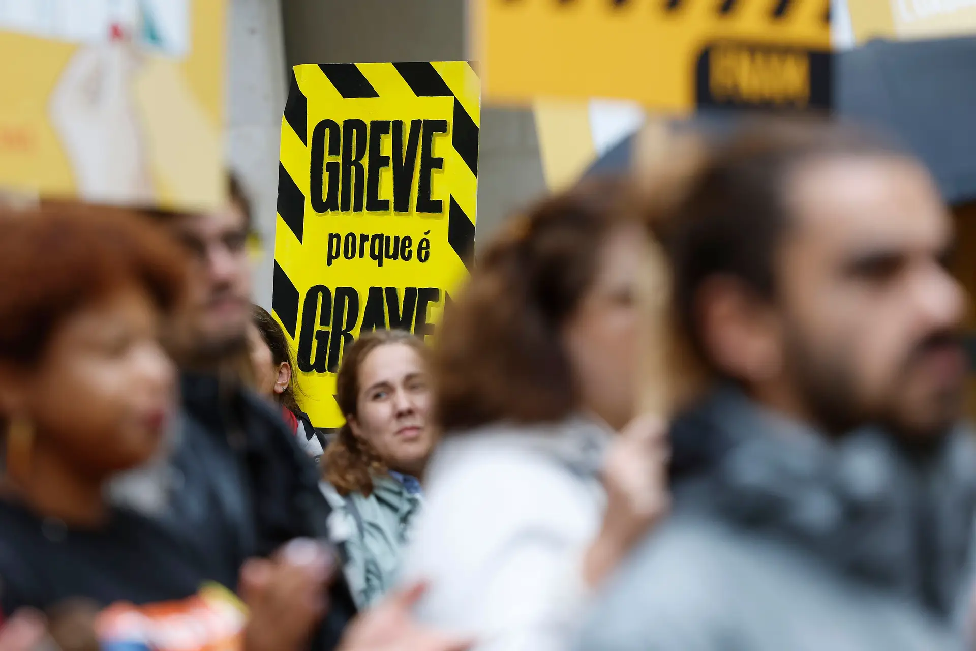 Médicos em greve por melhores condições laborais e novo ministro
