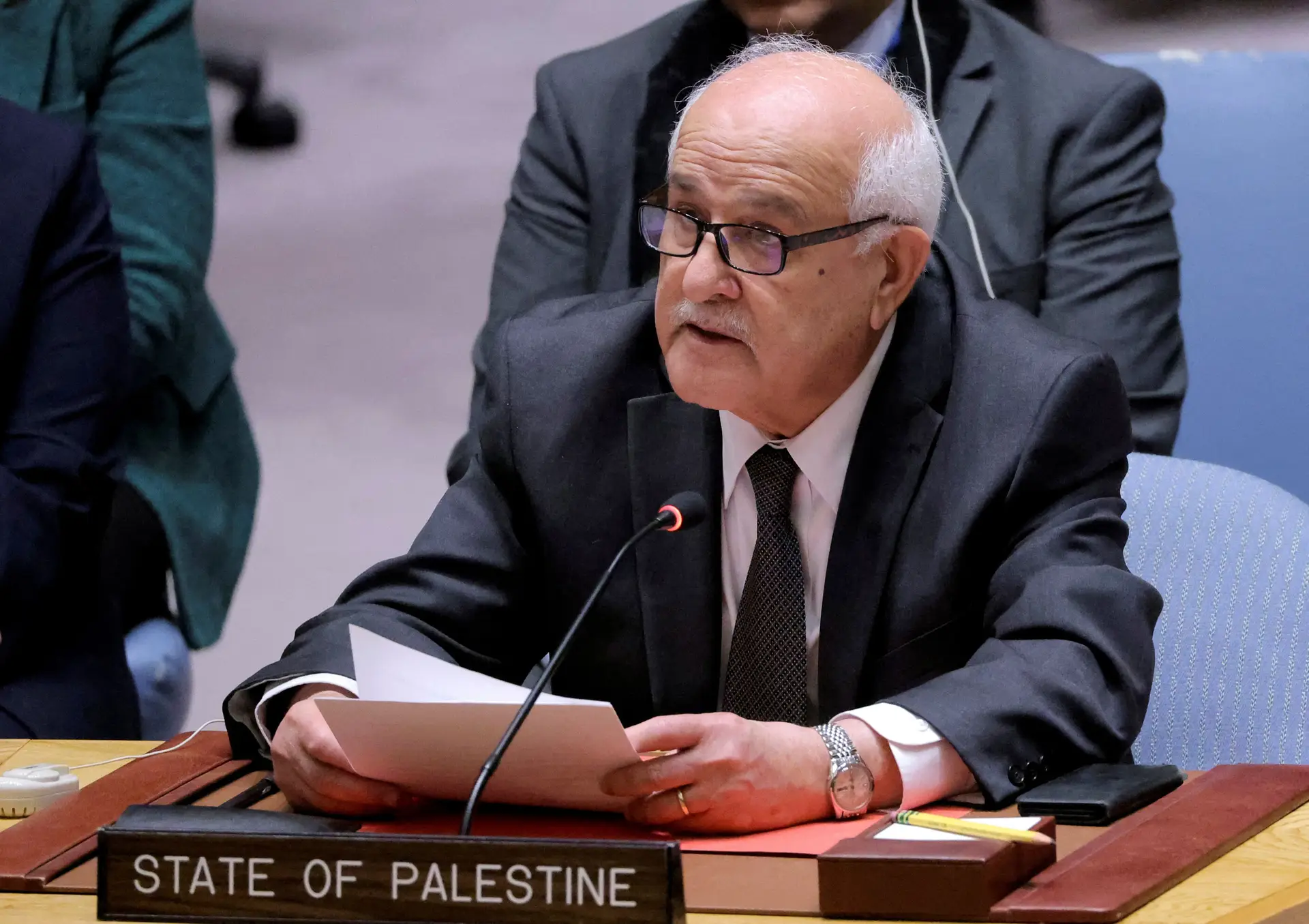"Ele é um mentiroso": embaixador palestiniano acusa Israel de "inventar histórias" sobre ataque a hospital