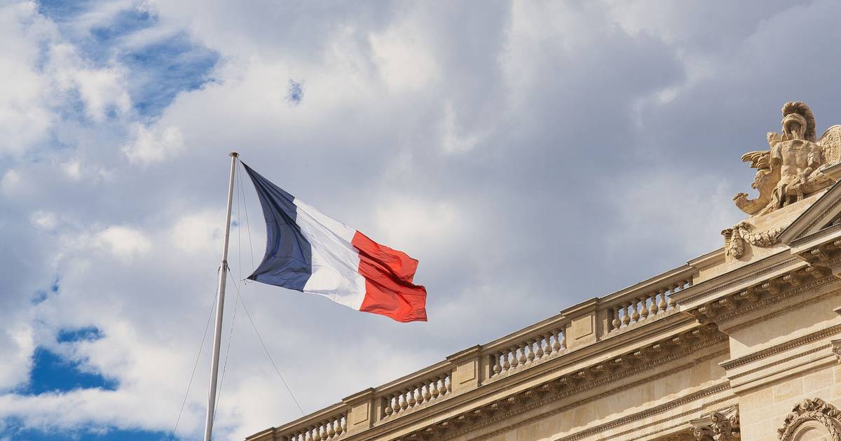 Ministro francês denuncia diplomata com ligações a Epstein