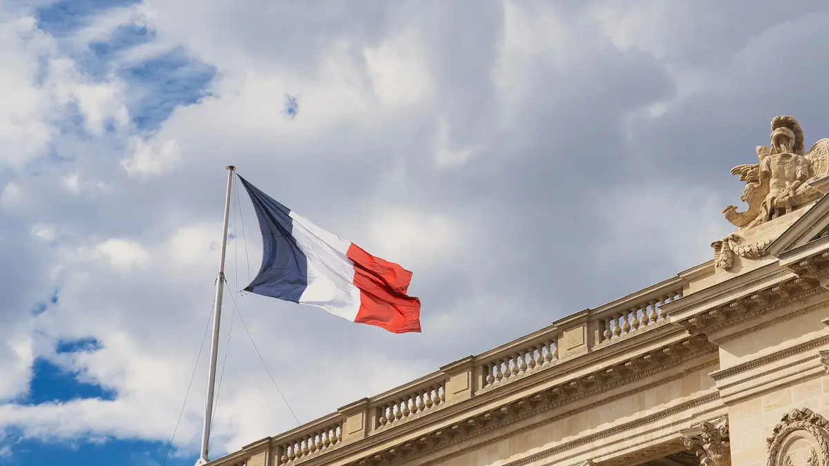 França expulsa estudantes por não respeitarem homenagem ao