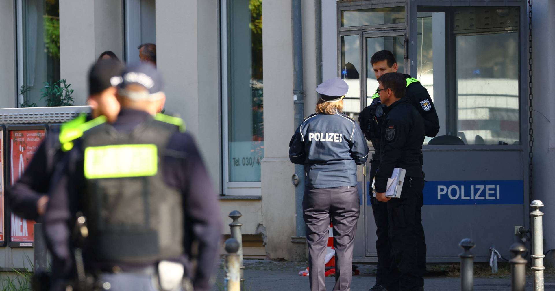 In Berlin werden Synagogen und jüdische Gemeindezentren mit Molotowcocktails angegriffen