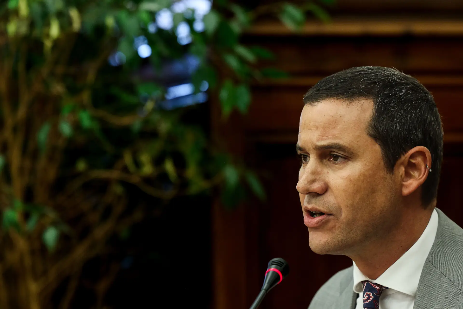 IRS: Galamba acusa Esquerda de “mesquinhez ideológica” após chumbo de proposta da AD