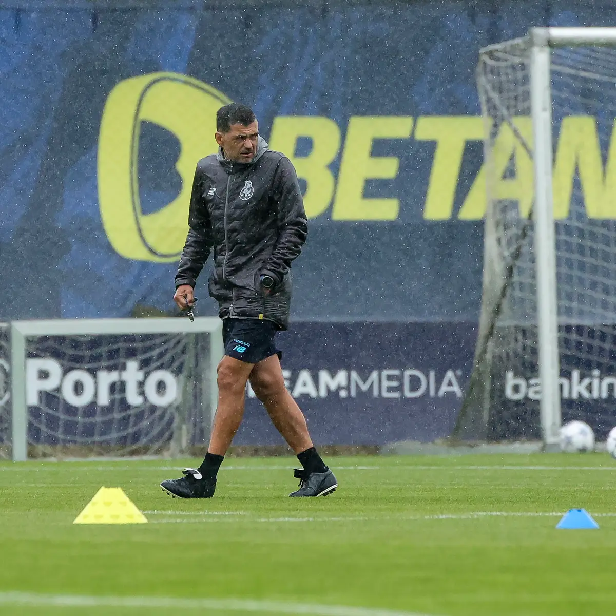 A polémica continua: FC Porto volta a ter falta de comparência e arrisca  ser excluído da competição na próxima ausência – Observador