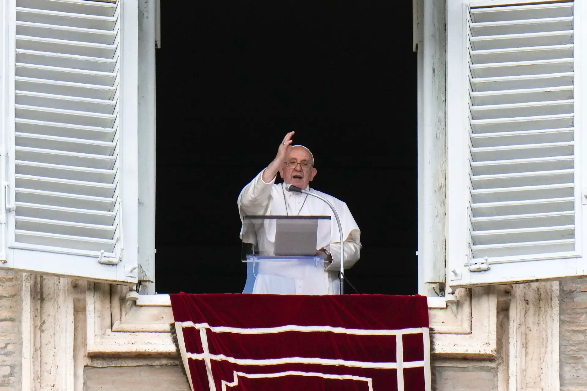 Papa Francisco apela à paz no Médio Oriente e pede que não se esqueça a Ucrânia e o Sudão