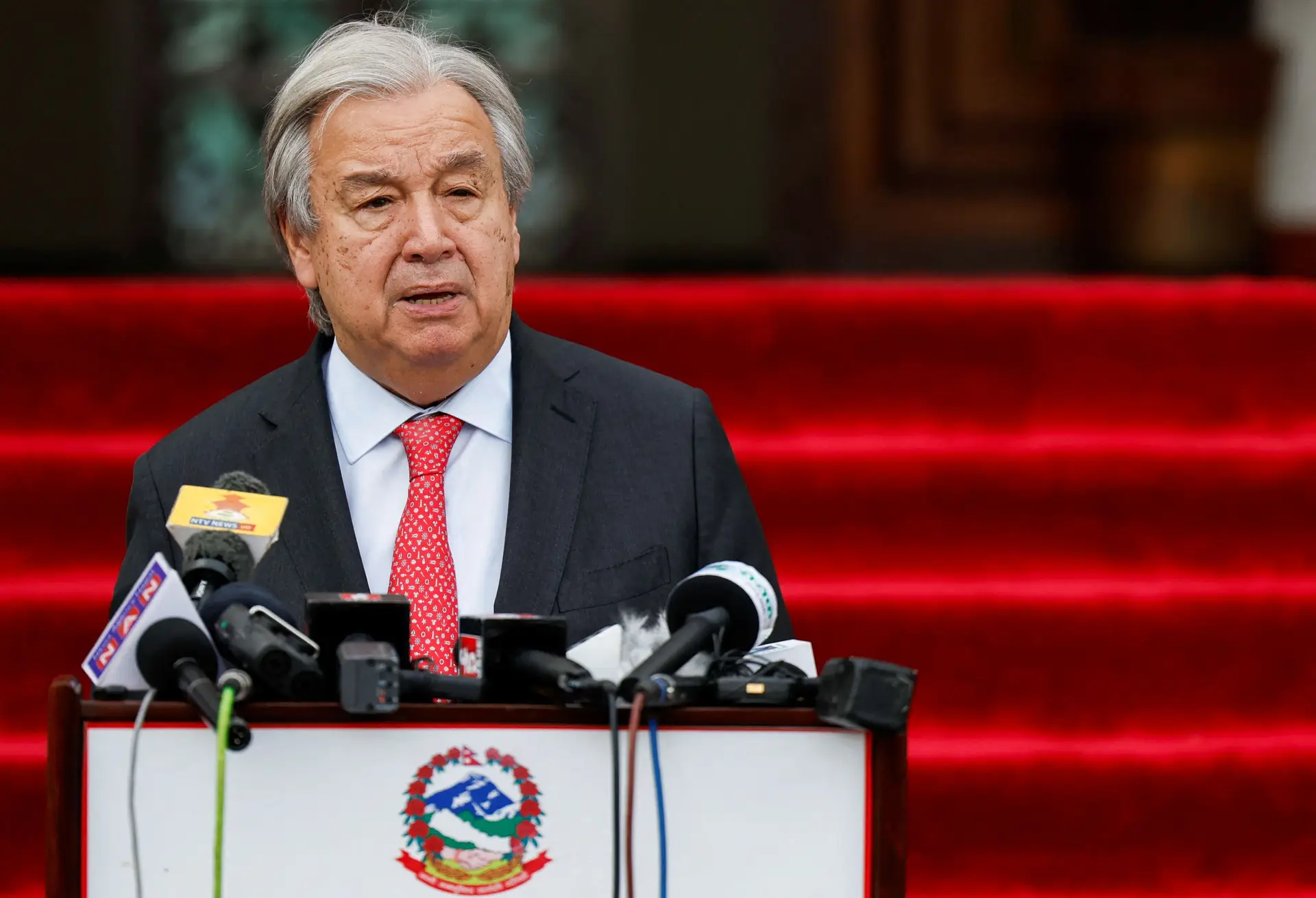 O secretário-geral da ONU, António Guterres, de visita ao Nepal