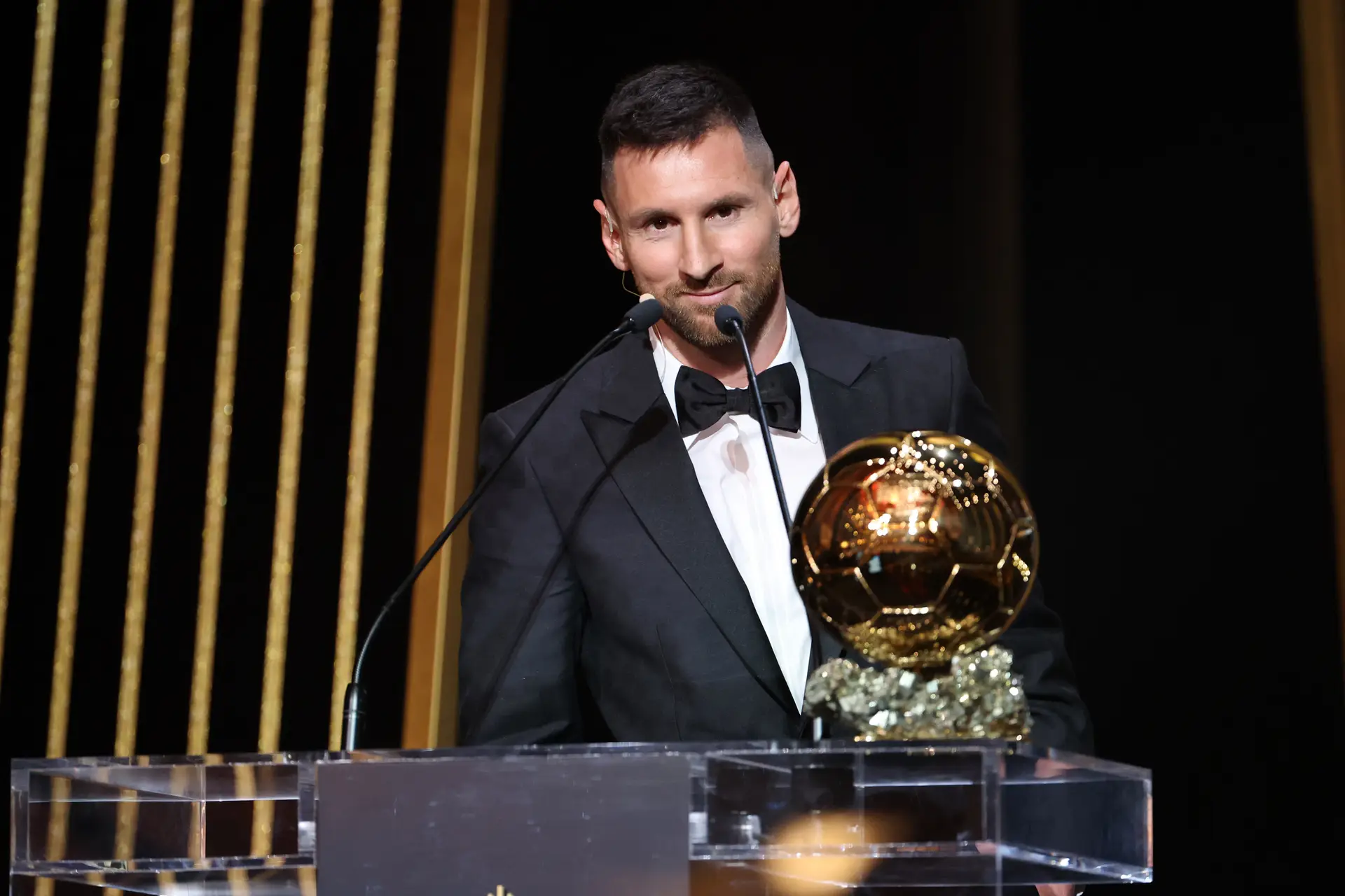 Lionel Messi e Aitana Bonmatí conquistam Bola de Ouro