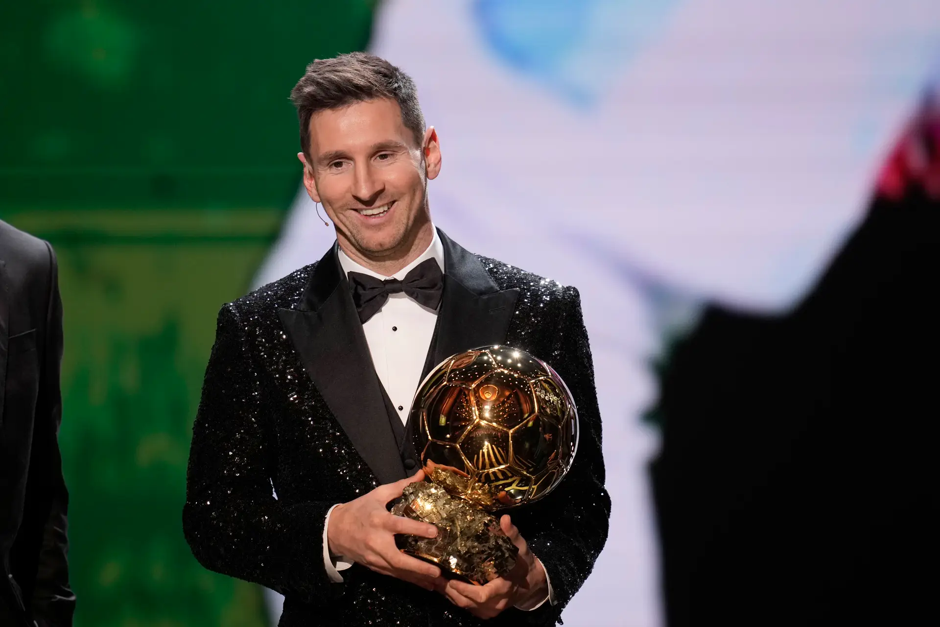 Lionel Messi recebe a 8ª Bola de Ouro da sua carreira!