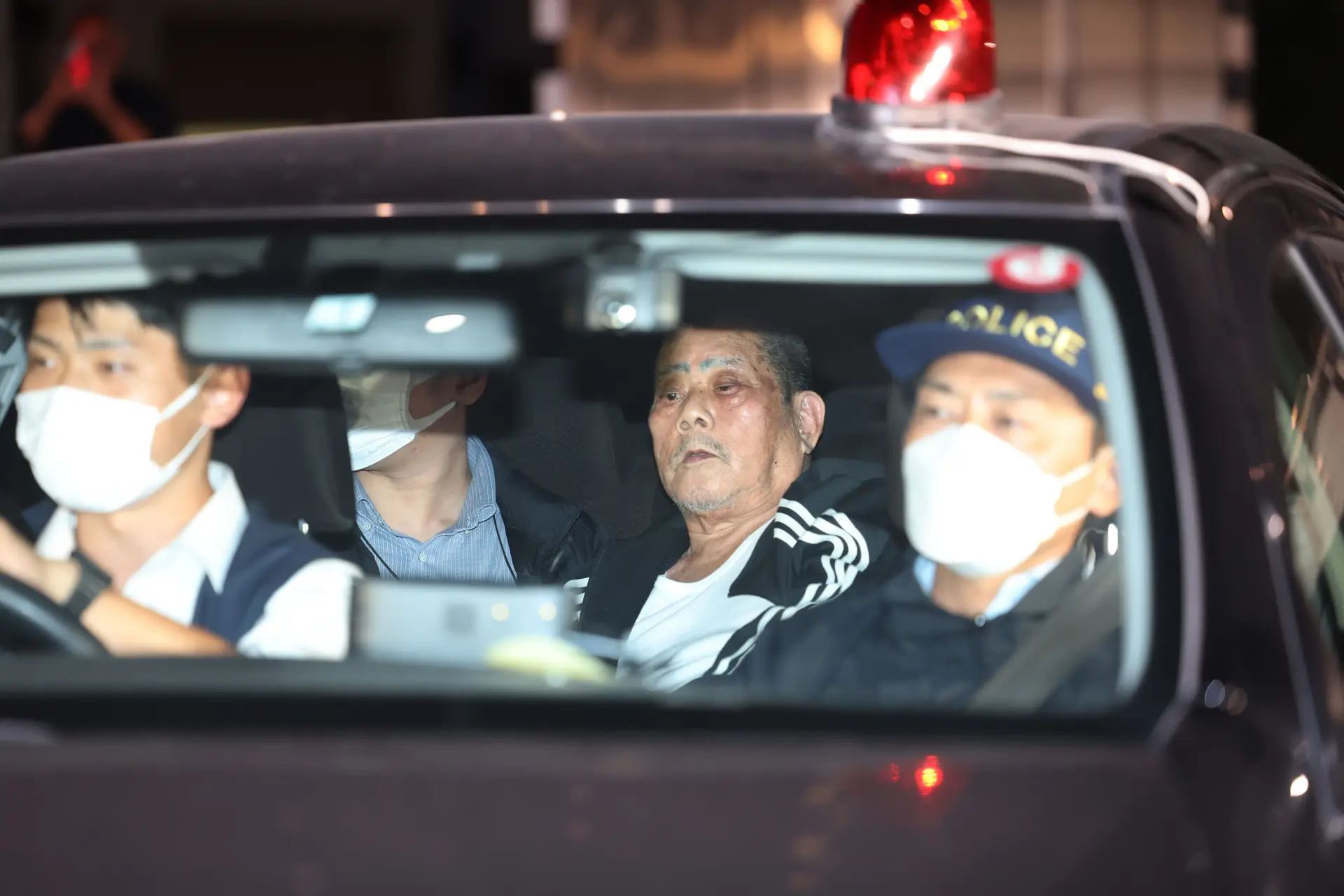 Autoridades japonesas capturam atirador que esteve barricado num posto de correios