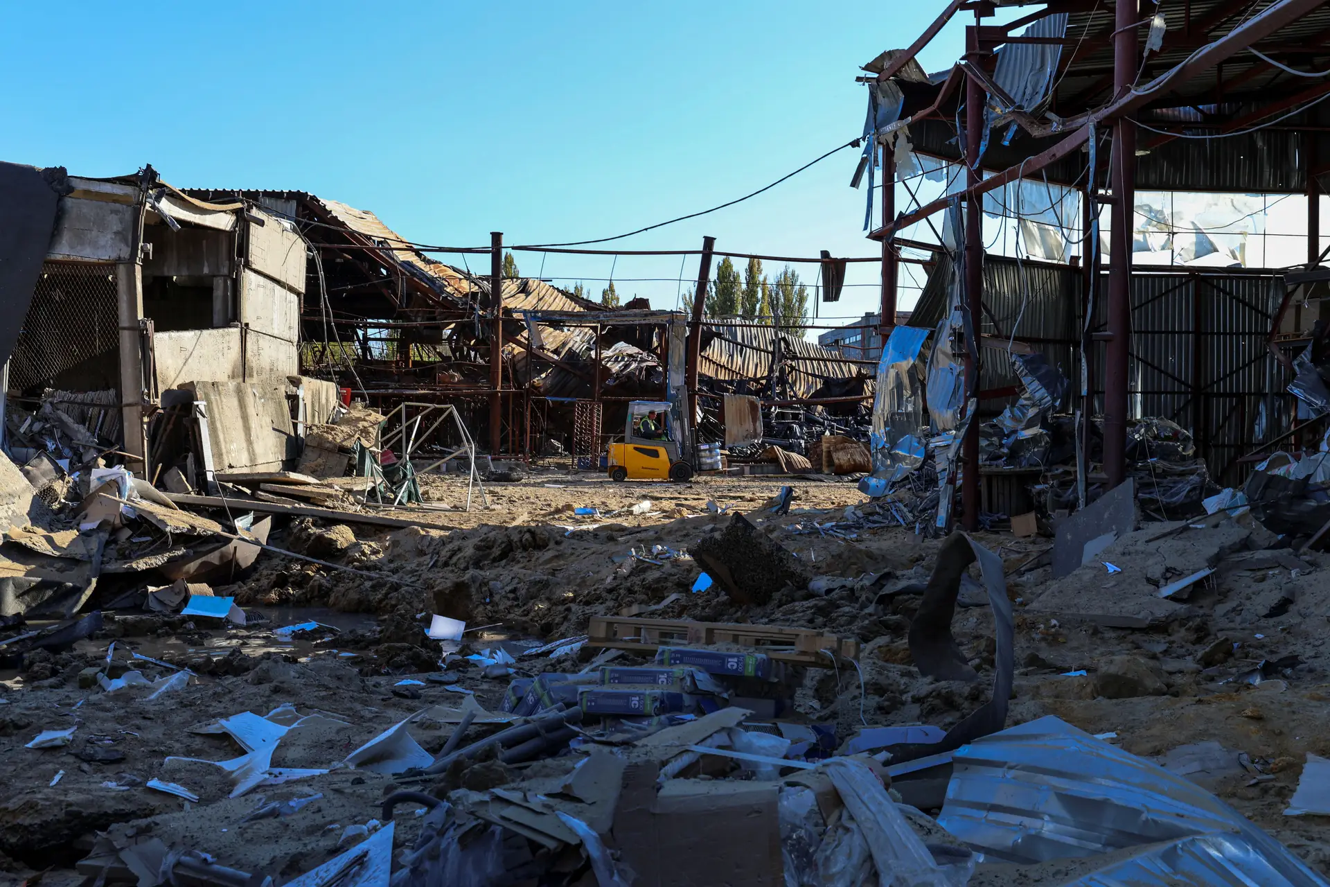Ucrânia: 1 morto e 4 feridos após bombardeamento russo a estação ferroviária
