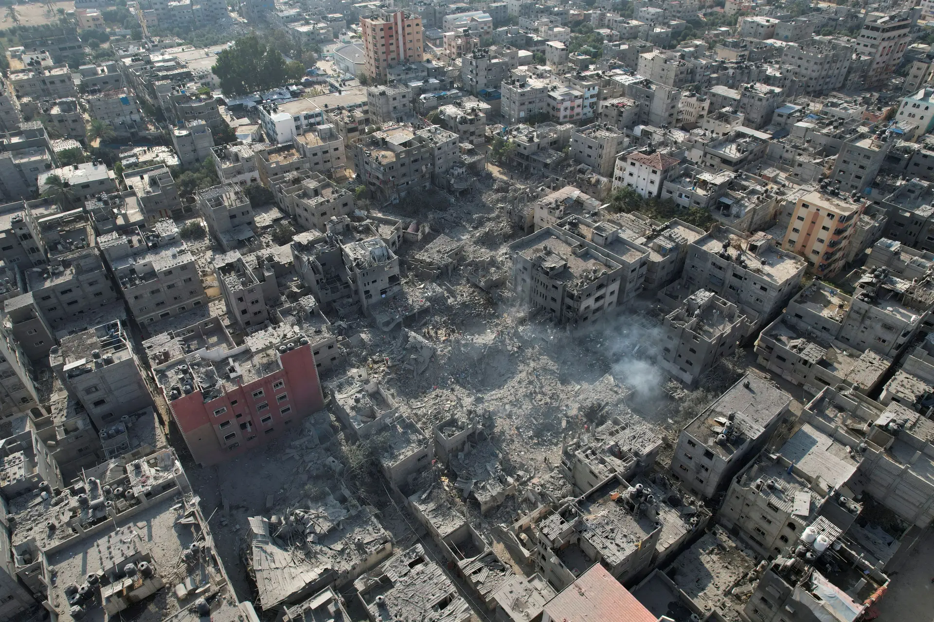 Exército israelita anuncia que completou "cerco à cidade de Gaza"