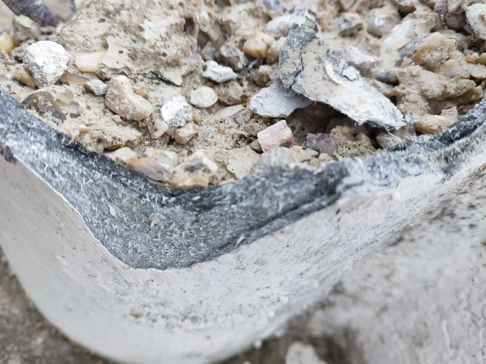 Associações alertam para contaminação de escolas pelos materiais com amianto