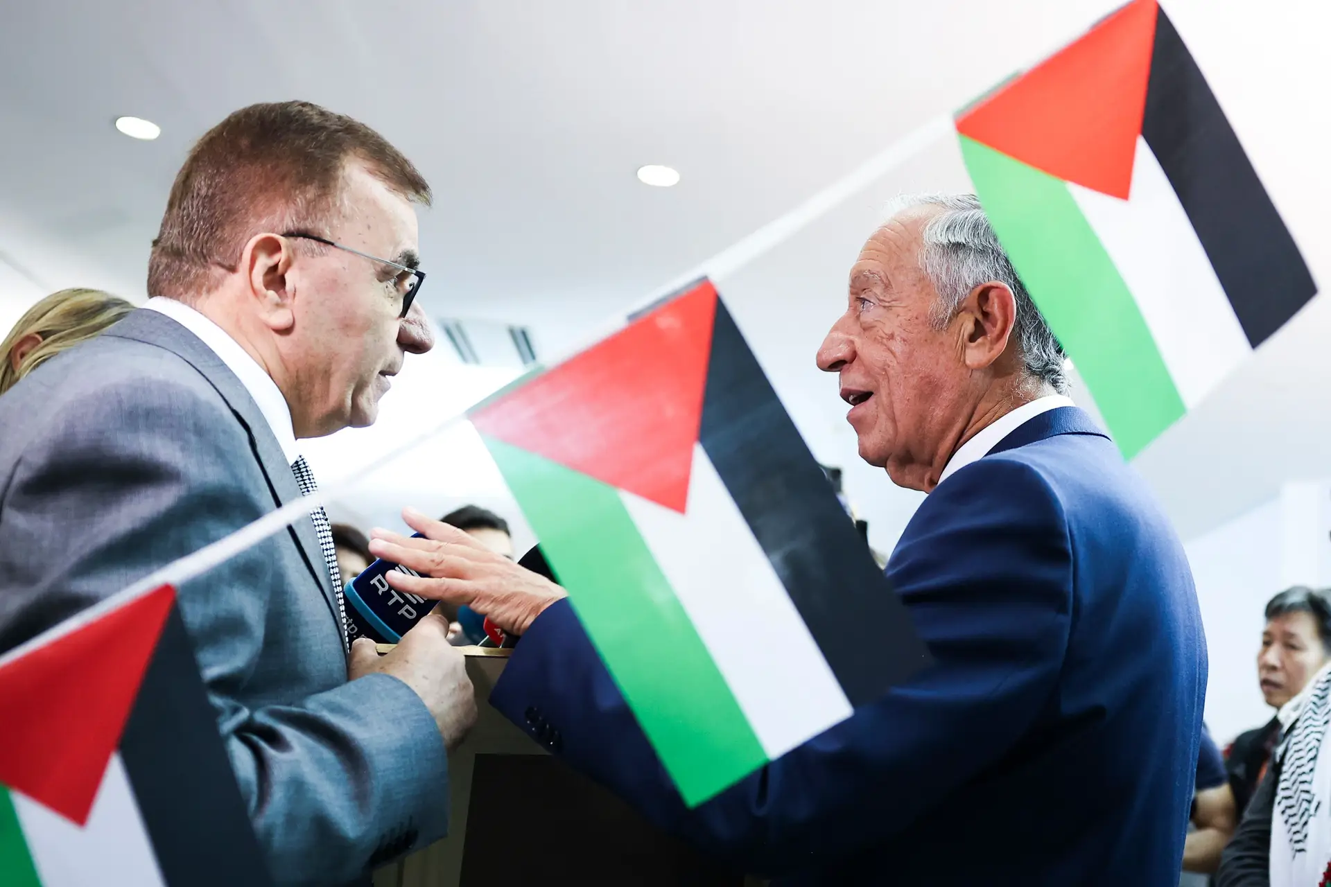 "Não deviam ter começado", diz Marcelo ao chefe da missão diplomática da Palestina