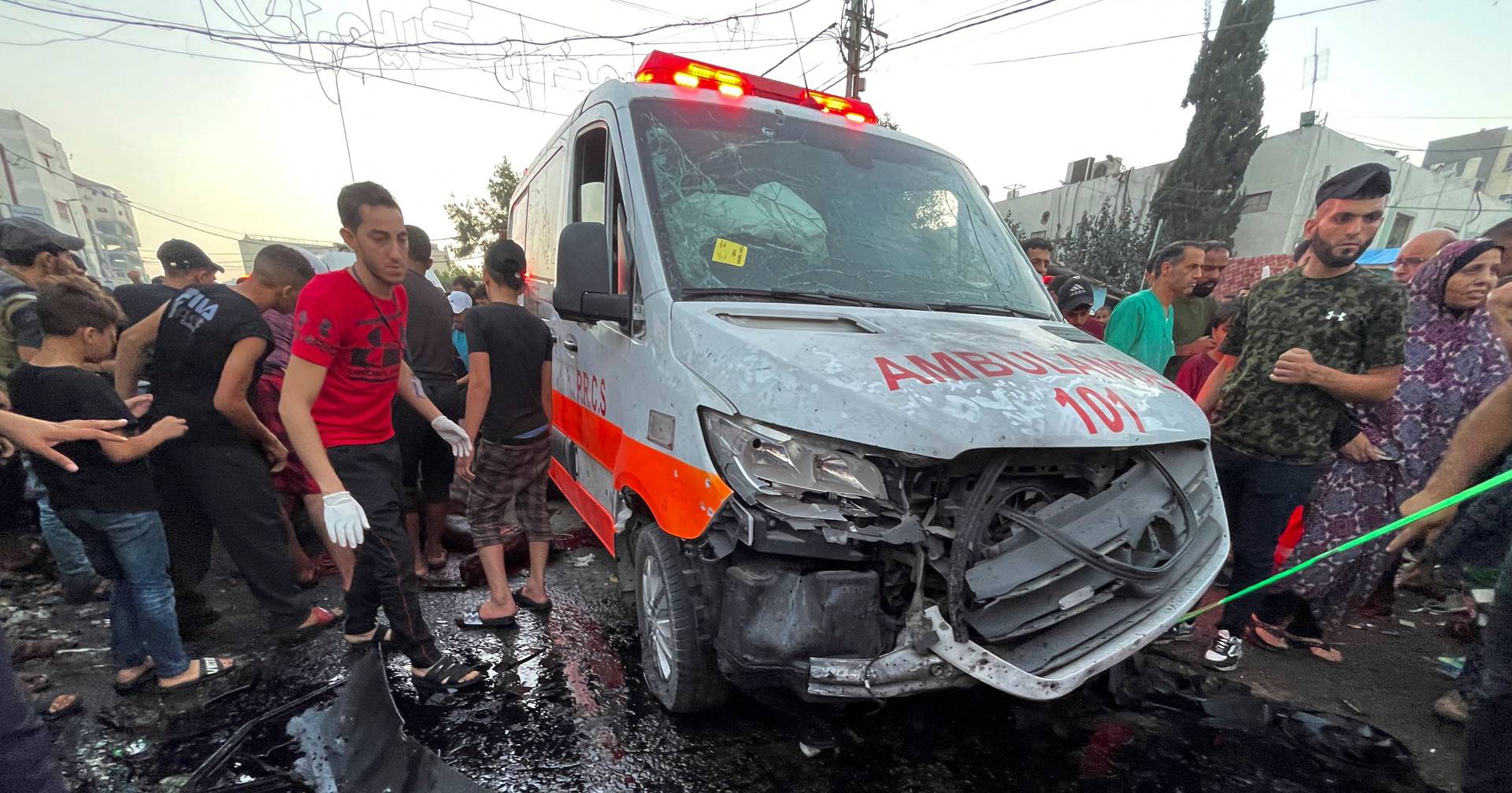 Hamas diz que retirou cerca de 100 doentes do hospital indonésio em Gaza -  SIC Notícias