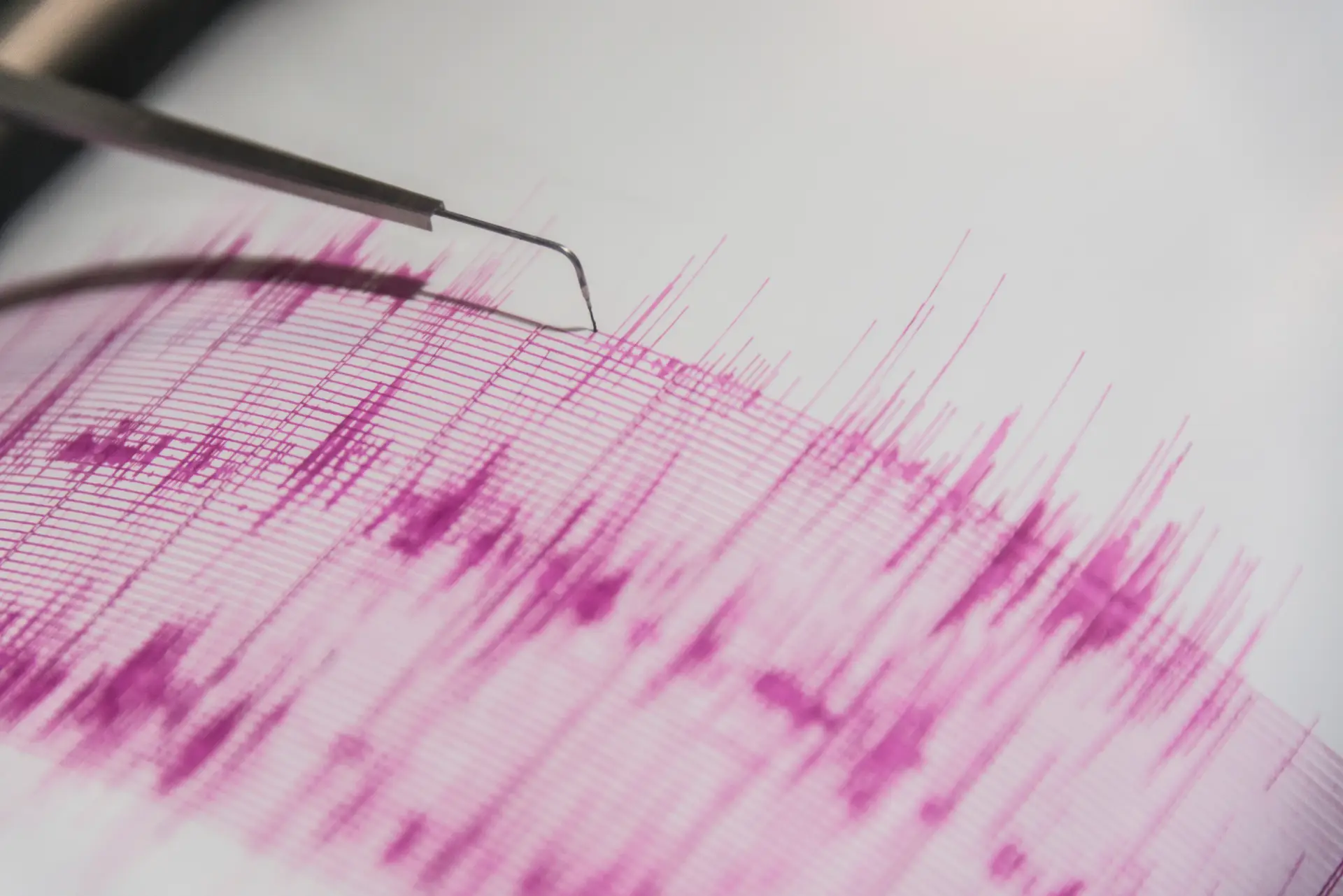 マグニチュード6の地震が日本沿岸を襲う