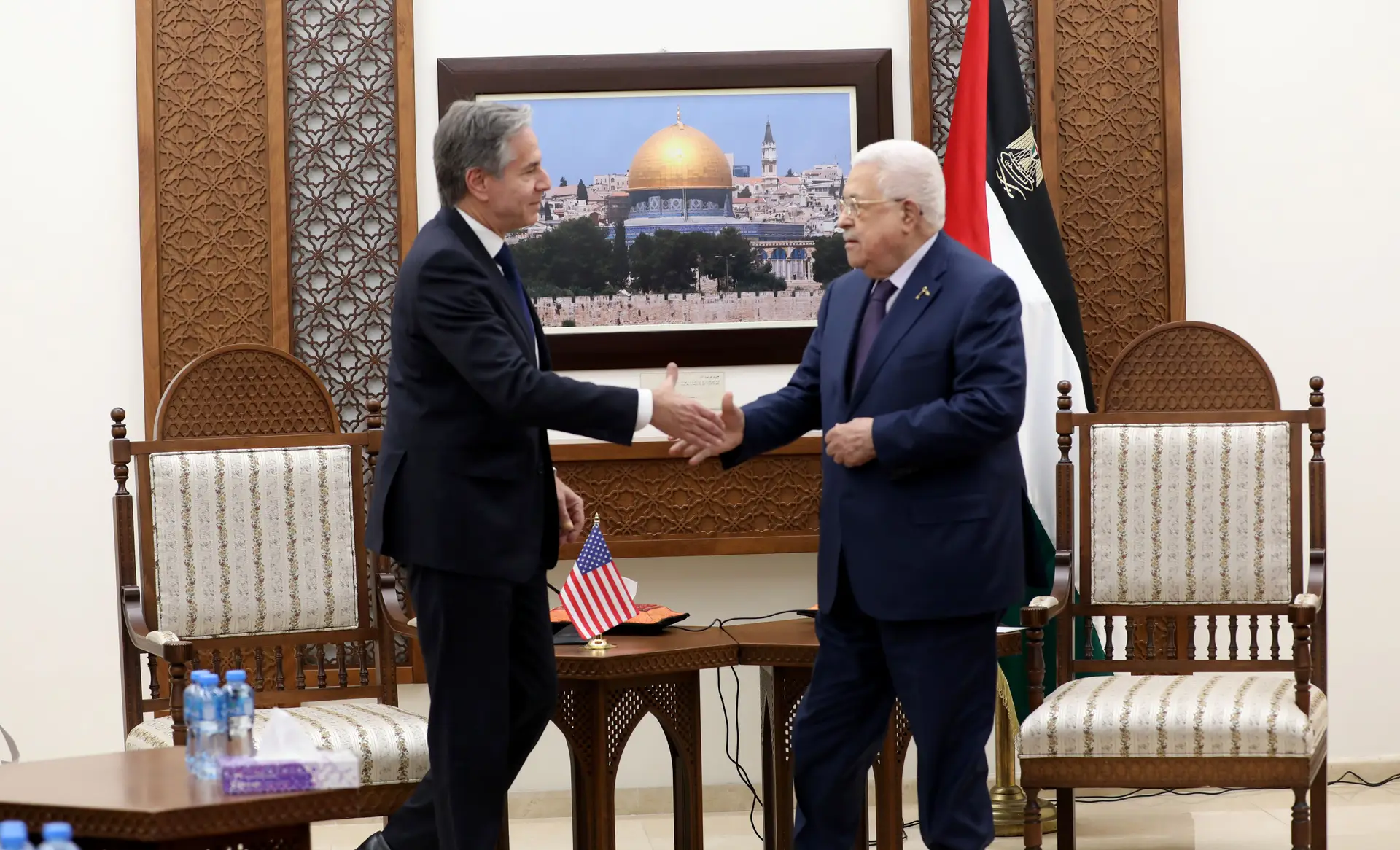 Blinken reúne-se com o presidente da Autoridade Palestiniana na Cisjordânia