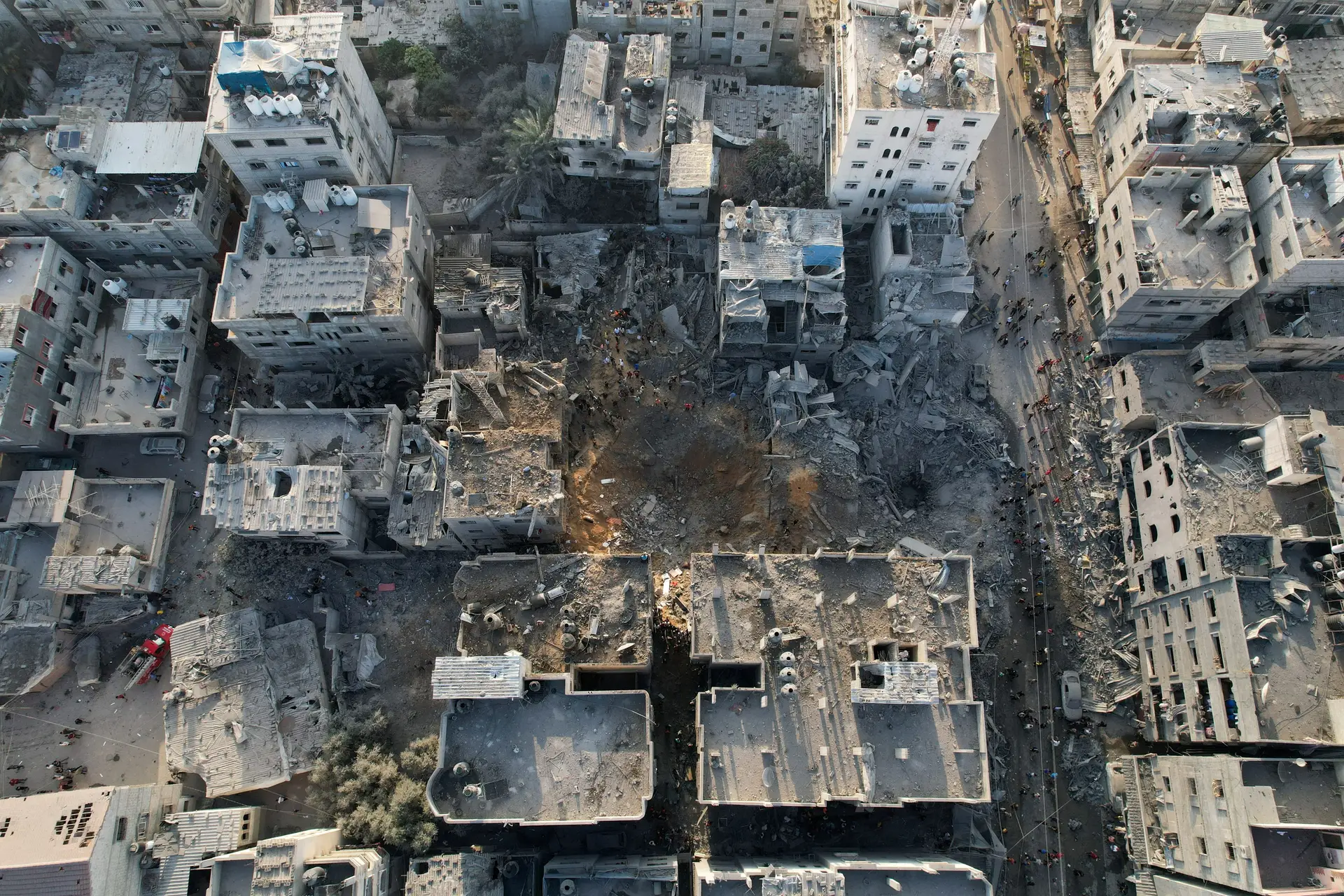 Ataque israelita a campo de refugiados fez dezenas de mortos