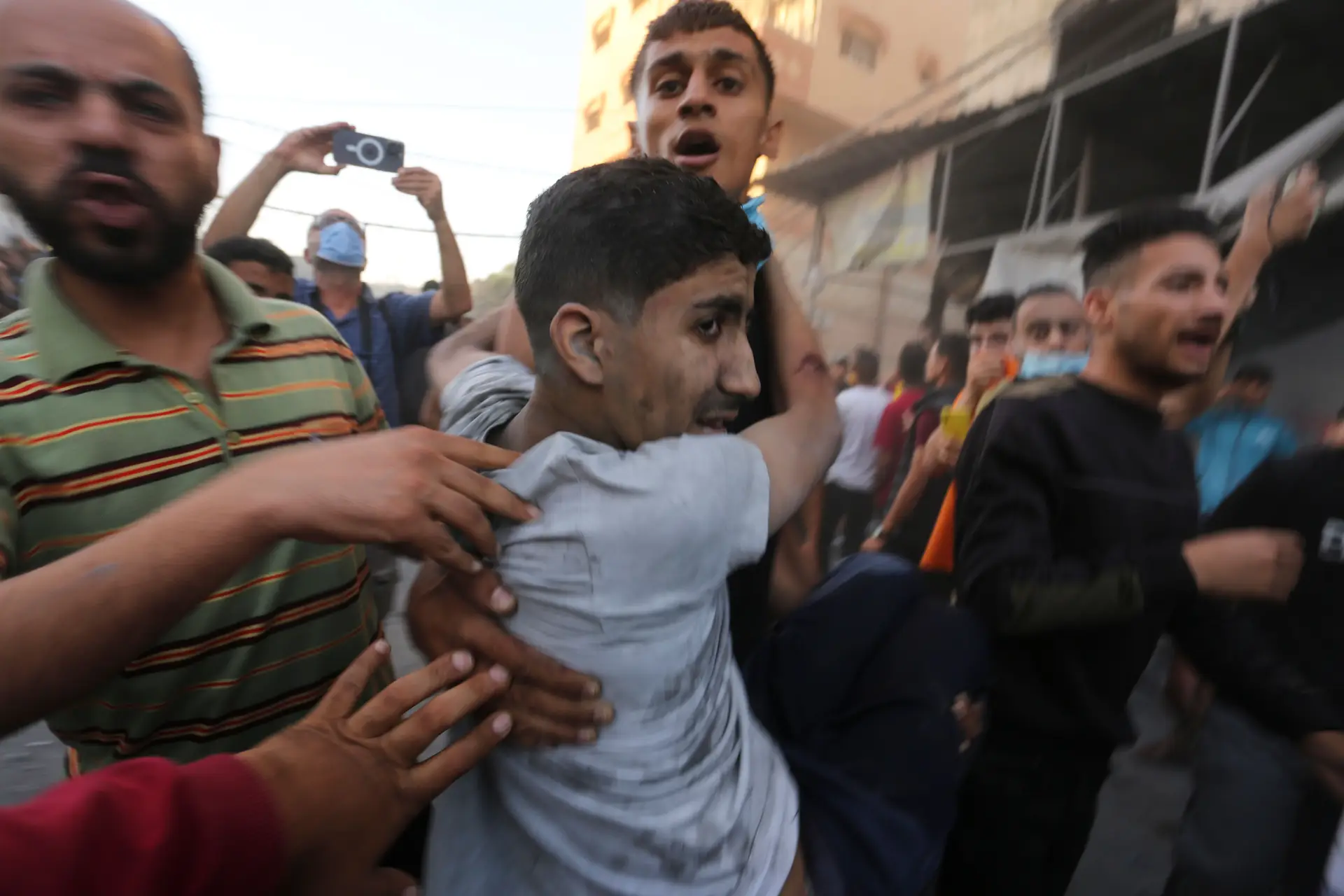 Mais de 400 estrangeiros saem de Gaza após reabertura da passagem de Rafah