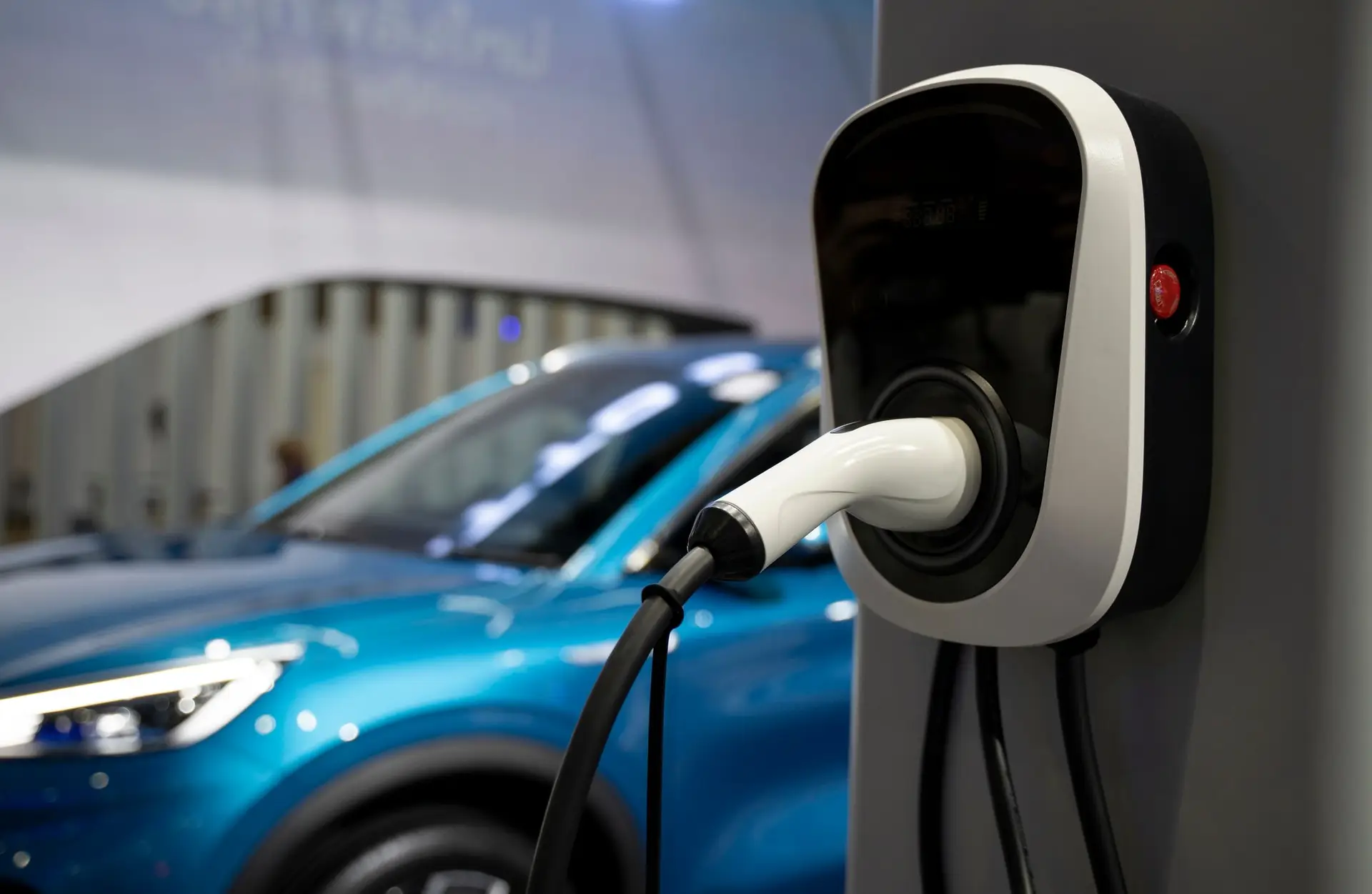 Elétricos e híbridos representam 42% das importações de automóveis na UE