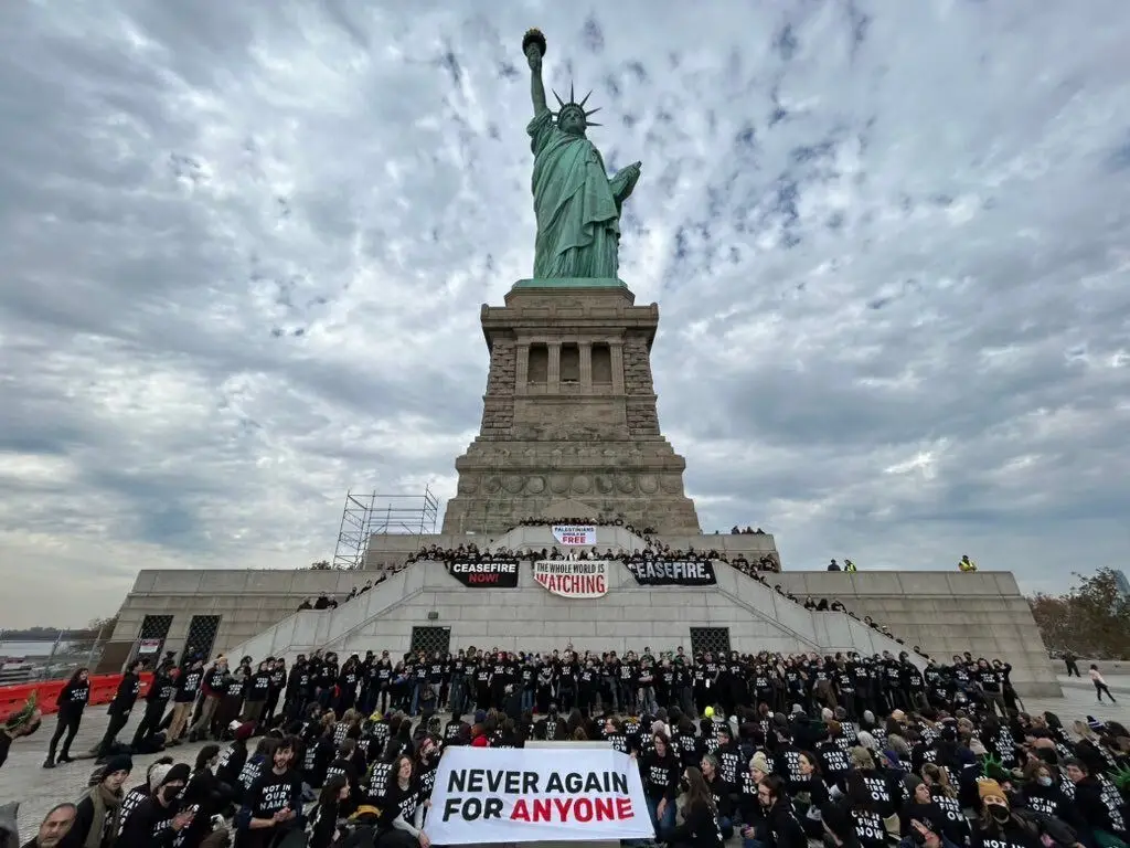 "Não em nosso nome": judeus ocupam Estátua da Liberdade para exigir cessar-fogo
