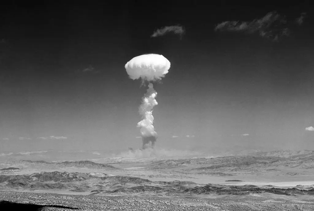 EUA e China travam rara discussão sobre regulamentação do arsenal nuclear