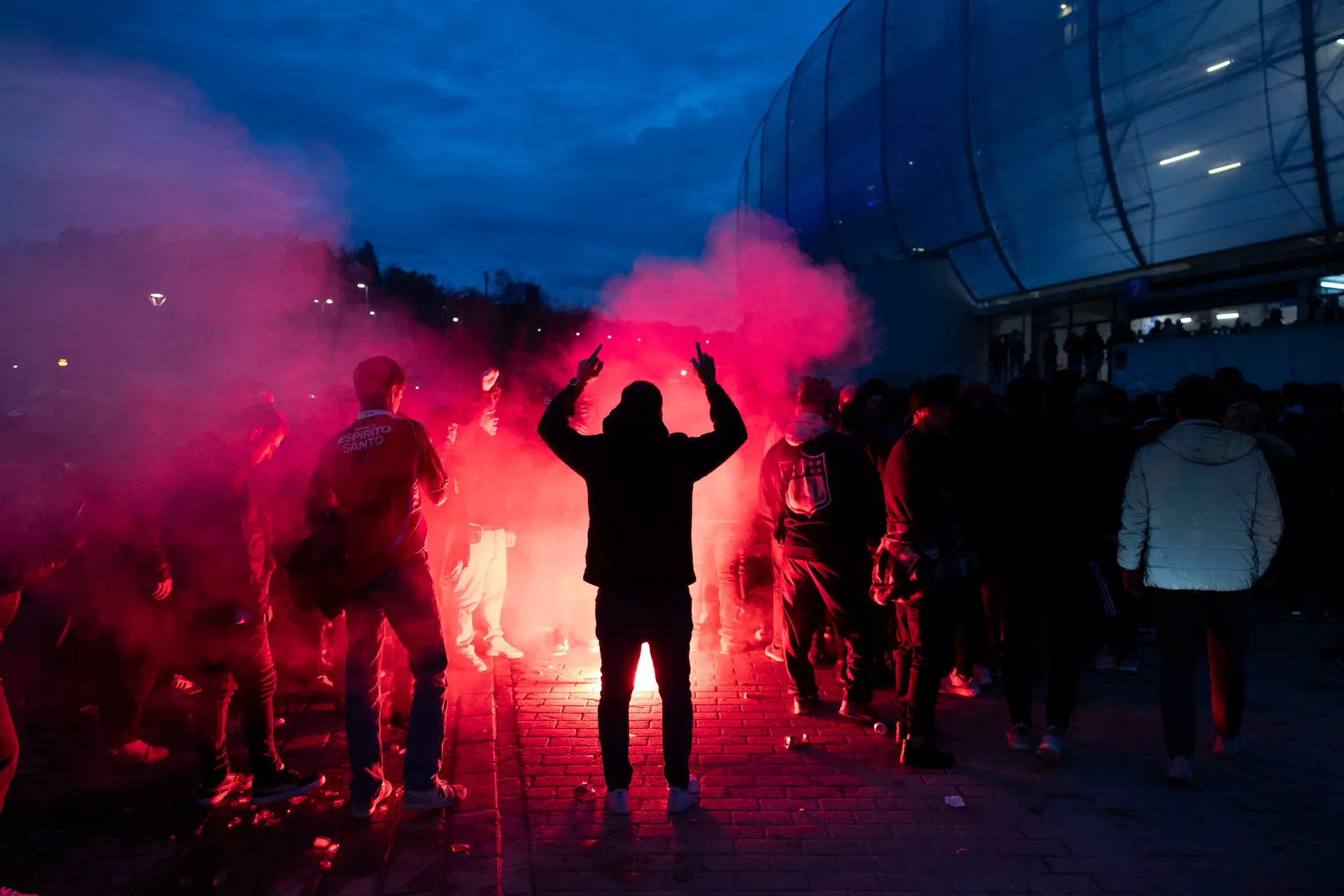 Champions: pelo menos três detidos devido a confrontos antes do Real Sociedad-Benfica