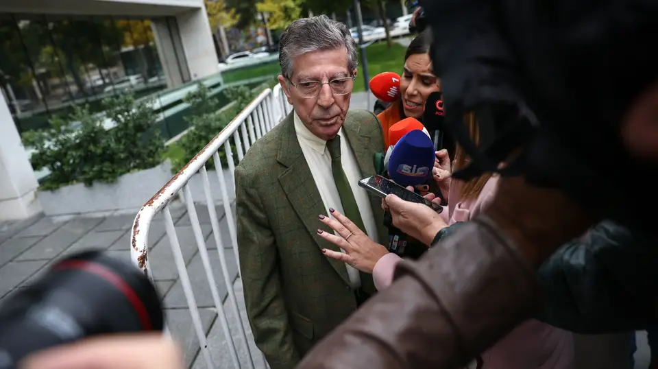 Magalhães e Silva (E), advogado do consultor próximo do primeiro-ministro, Lacerda Machado (ausente da foto)