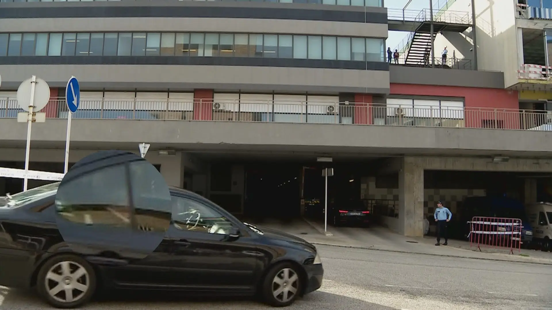 O momento em que o advogado Lacerda Machado chega às instalações do Comando Metropolitano de Lisboa da PSP