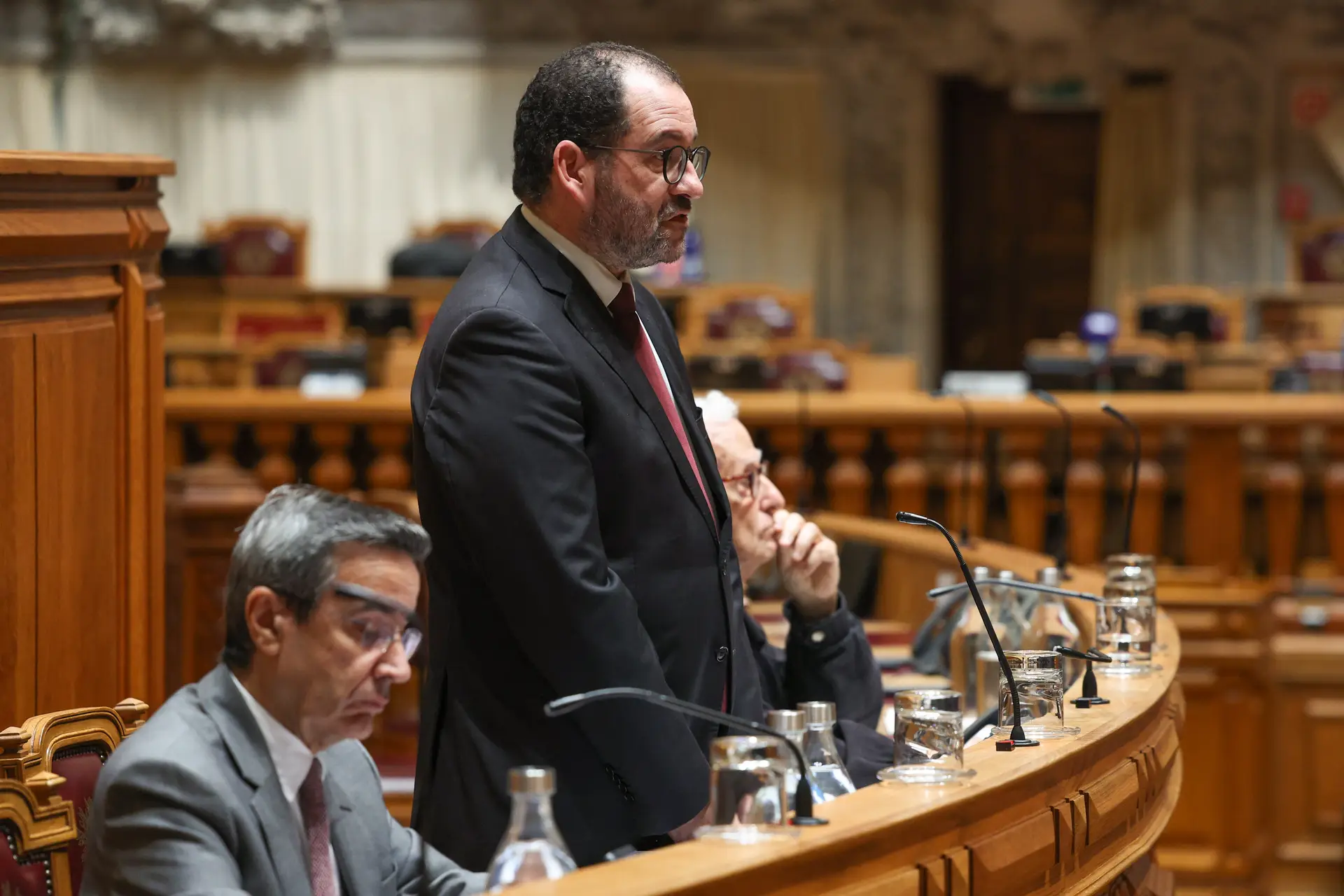 O ministro da Educação, João Costa, durante a sua audição na Comissão de Orçamento e Finanças (conjunta com a Comissão de Educação e Ciência), que decorreu na Assembleia da República, em Lisboa