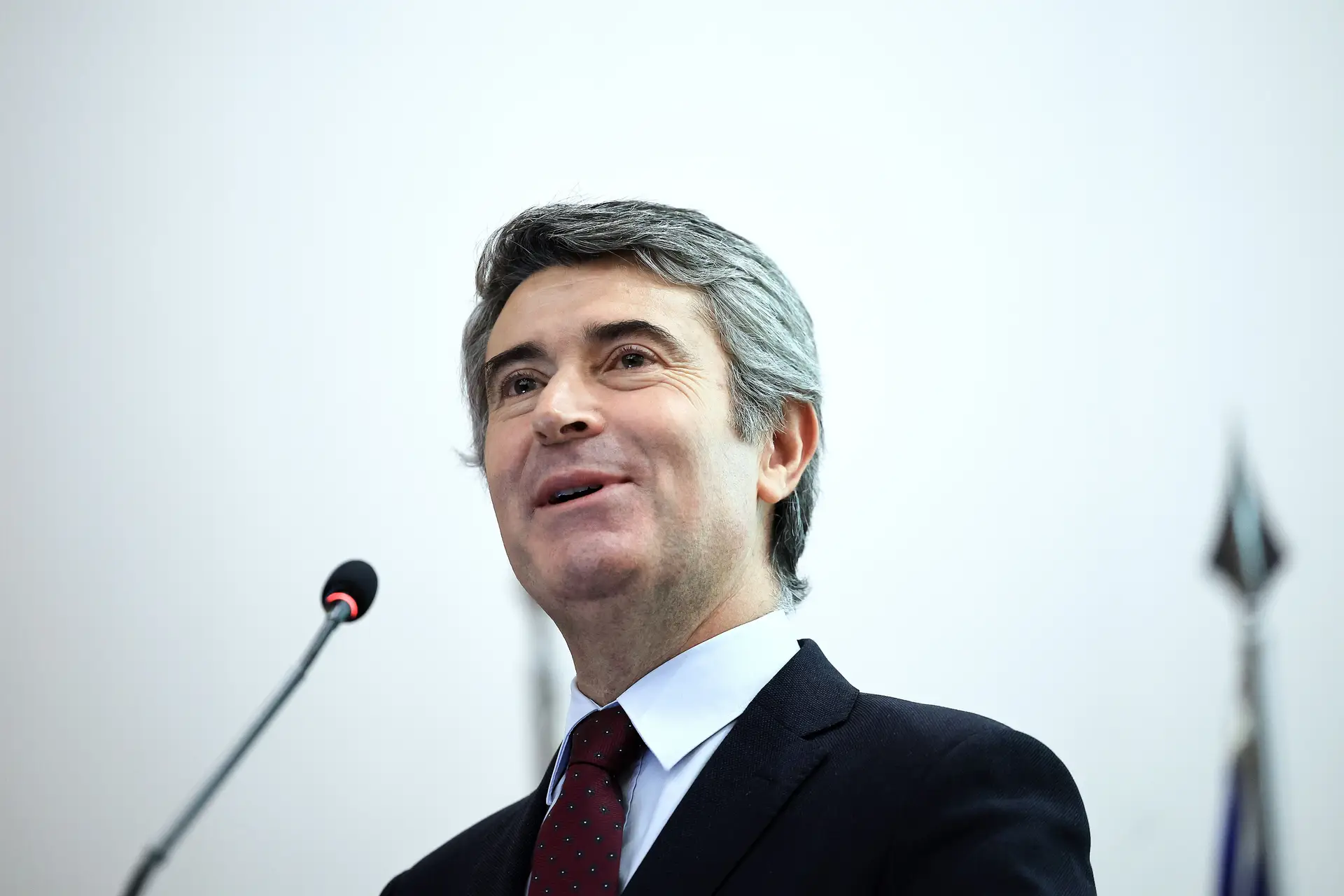 José Luís Carneiro: o político pouco mediático que quer ser primeiro-ministro