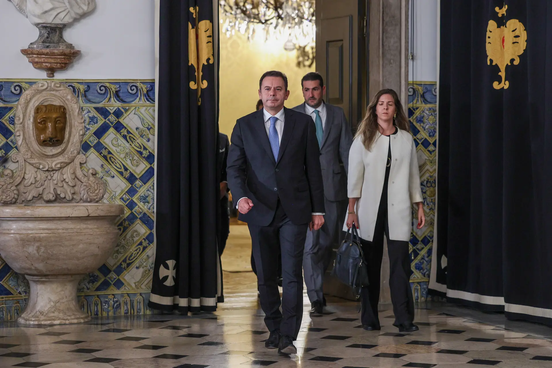 Luís Montenegro afirma que os portugueses "já não têm respeito" pelo Governo