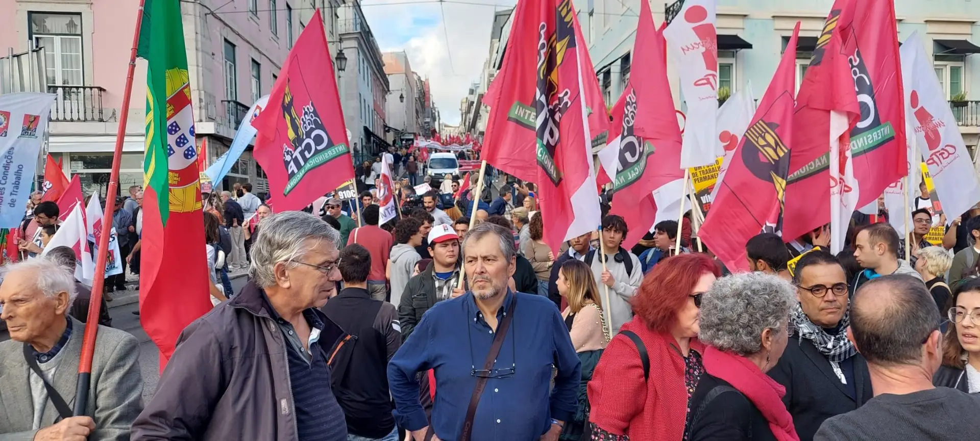 Milhares de pessoas manifestam-se em Lisboa por melhores condições de vida