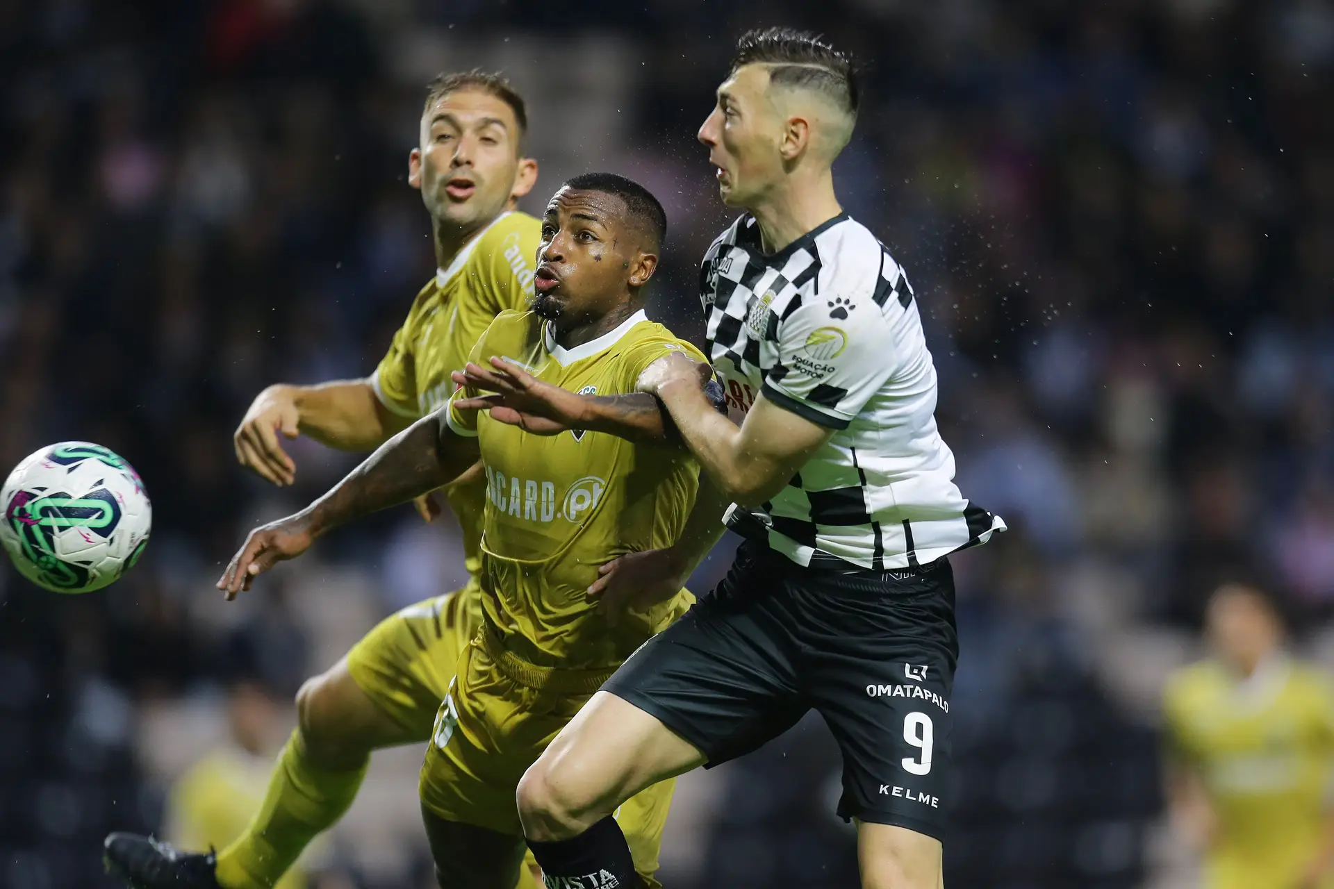 Golos nos descontos dão vitória ao Farense em casa do Boavista