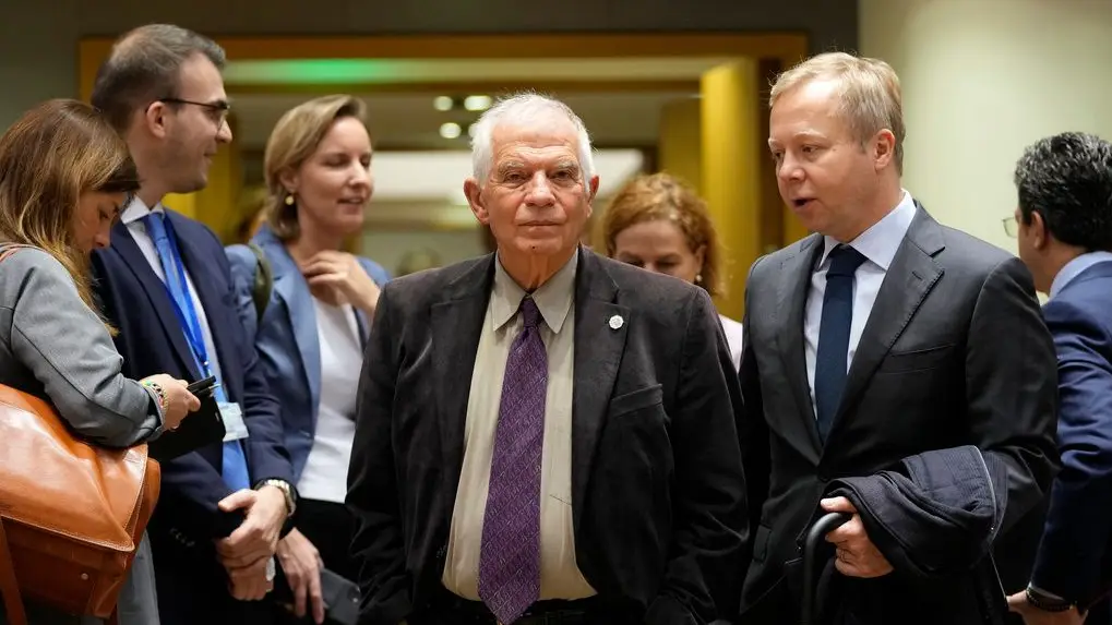 O chefe da política externa da União Europeia, Josep Borrell, ao centro