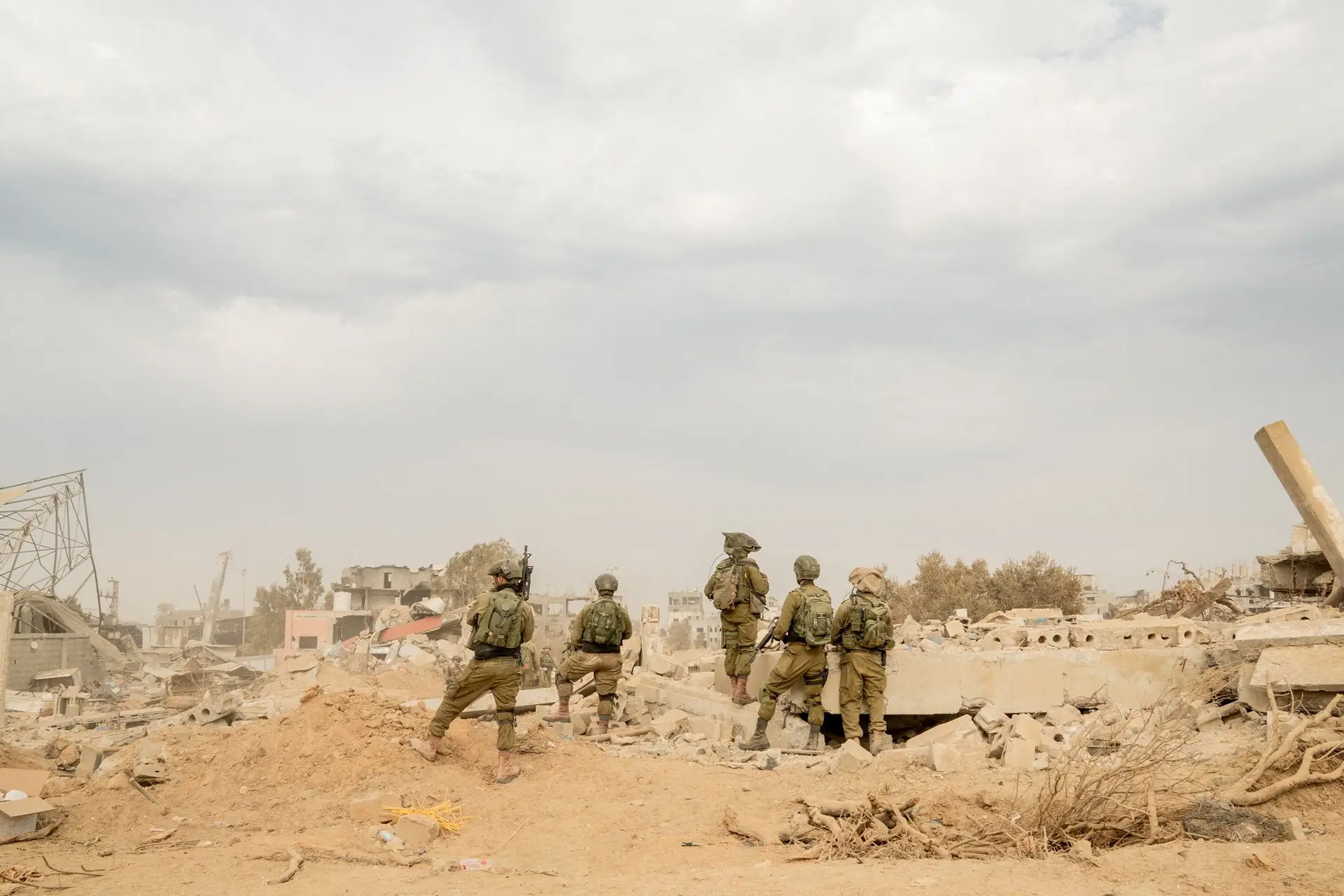 Israel acusa Hamas de "violações" durante ataque, grupo islamista rejeita "mentiras"