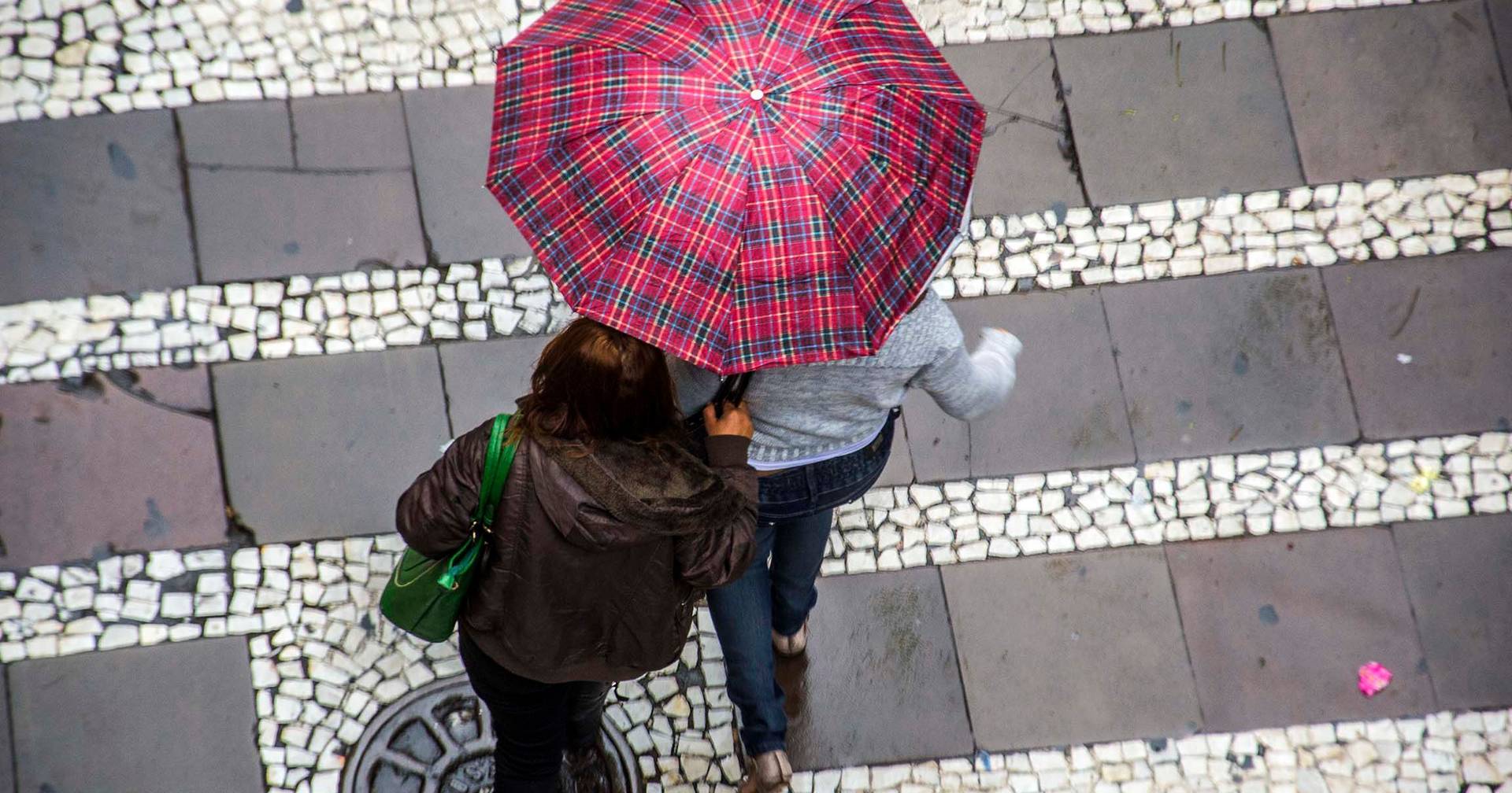 Chuva obriga a prolongar aviso amarelo no grupo Central dos Açores