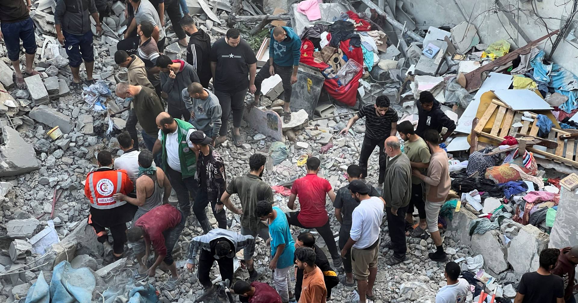 Hamas diz que retirou cerca de 100 doentes do hospital indonésio em Gaza -  SIC Notícias