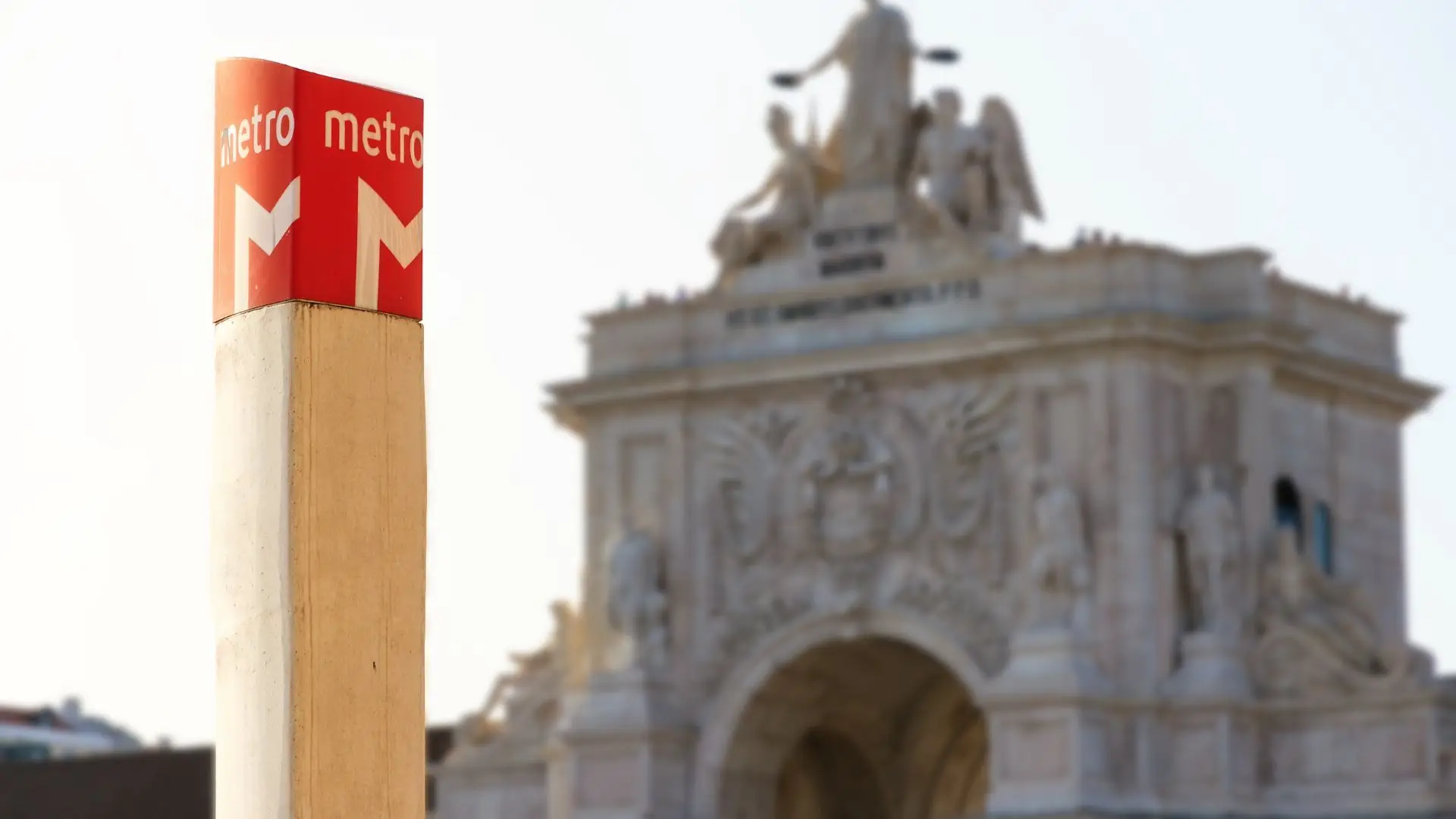 Plano de contingência para sem-abrigo abre estações de metro em Lisboa