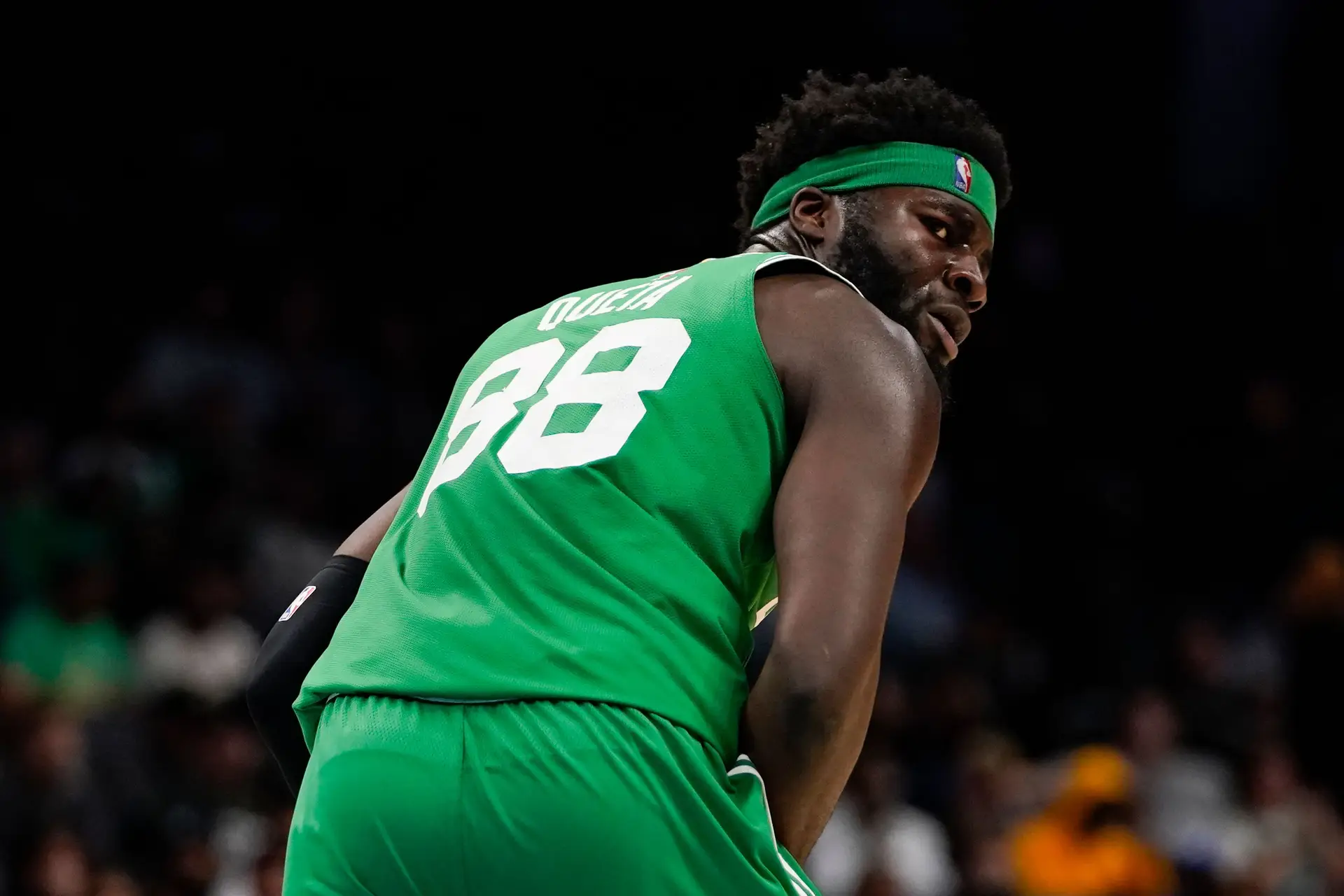 Neemias Queta fez oito pontos pelos Maine Celtics mas sai lesionado