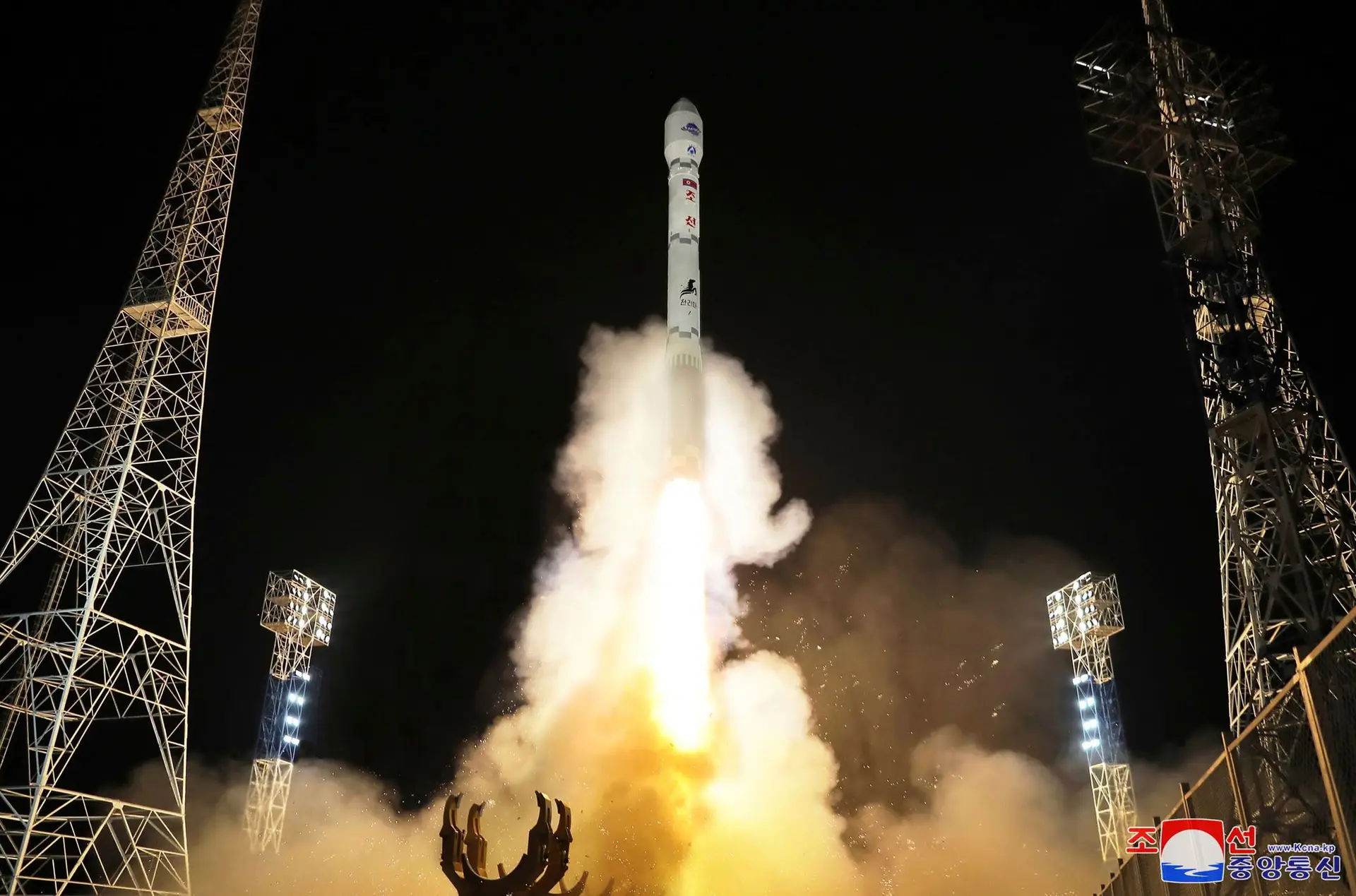 Coreia do Norte anuncia ter colocado o primeiro satélite militar espião em órbita