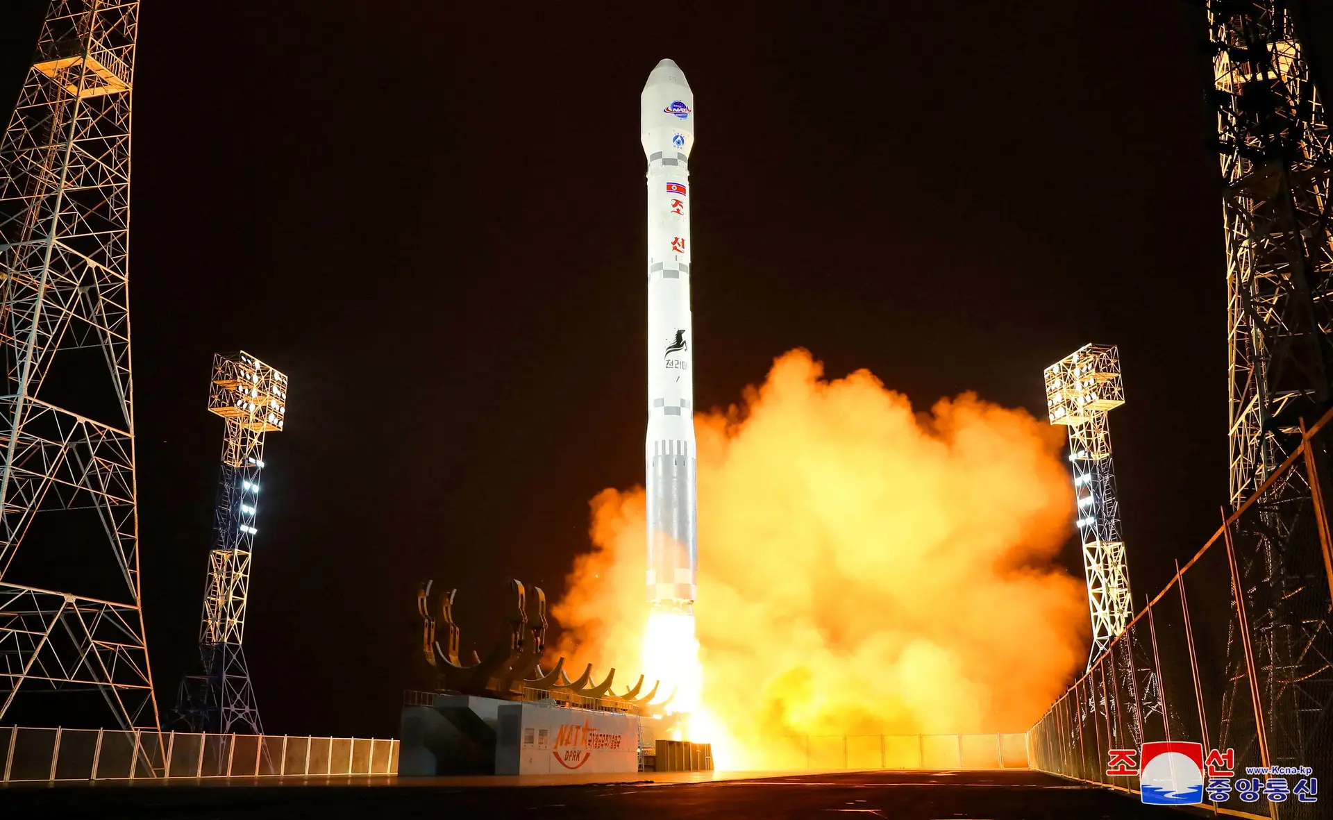Coreia do Norte faz novo teste de míssil após ter lançado satélite espião