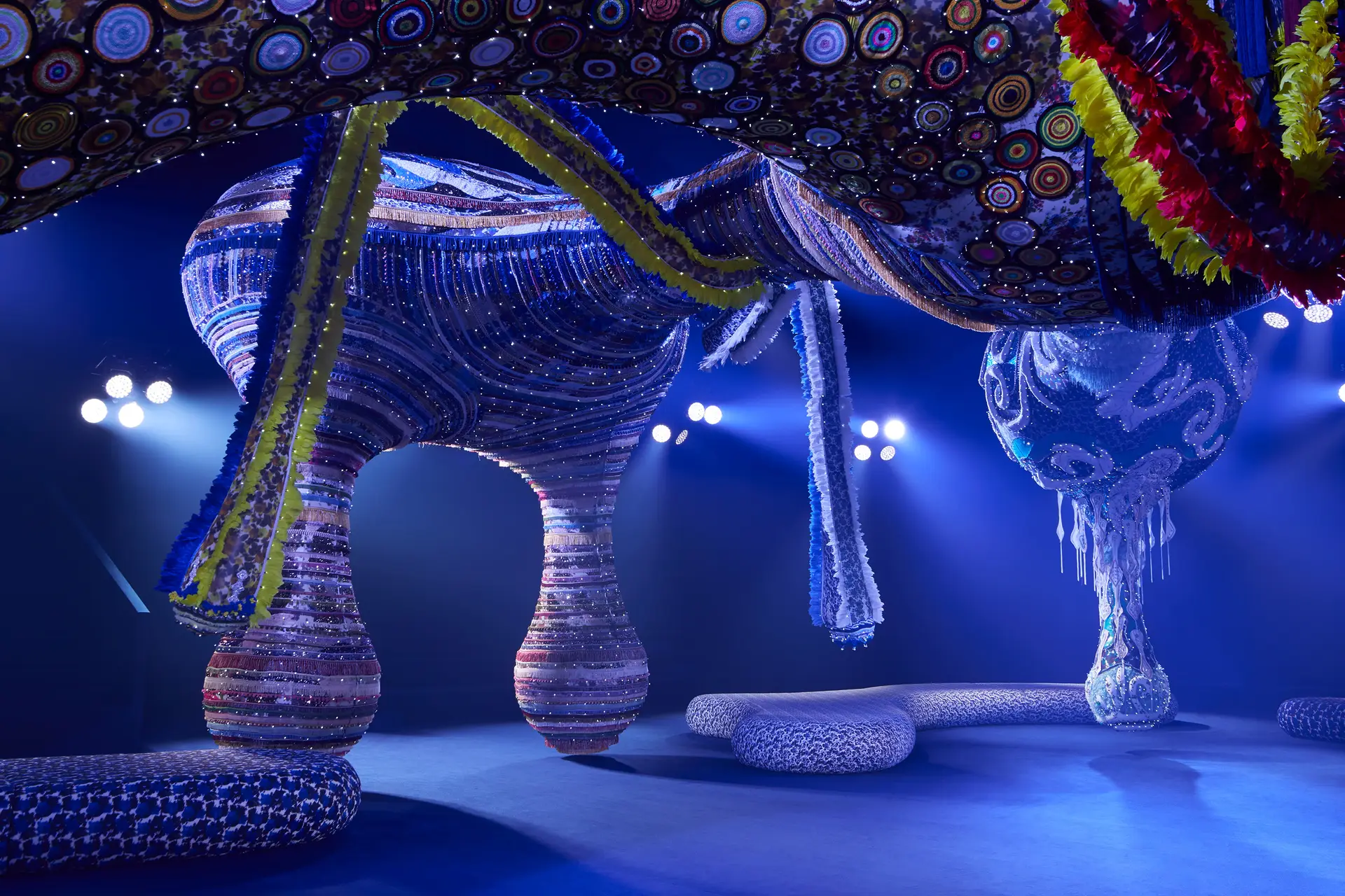 Joana Vasconcelos inaugura exposição no museu brasileiro Oscar Niemeyer