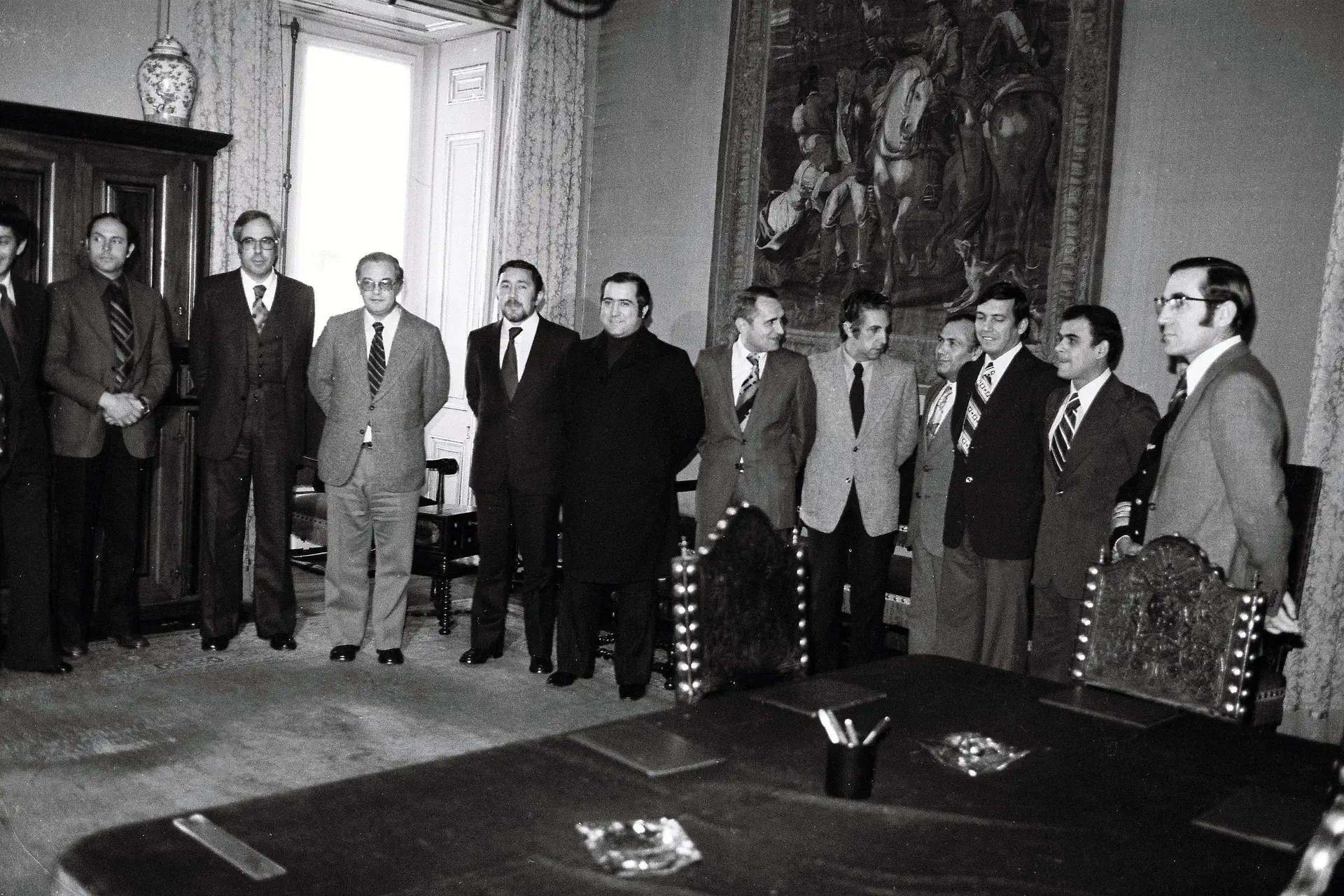 Capitães de Abril, membros do Conselho da Revolução - António Ramalho Eanes, Vasco Lourenço, Vasco Almeida e Costa, Melo Antunes, Garcia Leandro, entre outros, 1975.