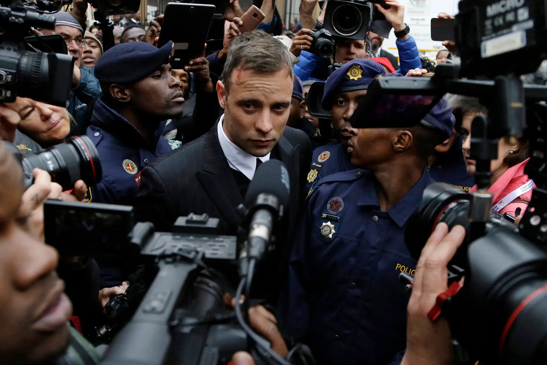 Oscar Pistorius em liberdade condicional uma década após homicídio da namorada