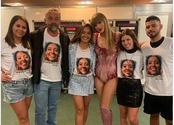 Taylor Swift encontra-se com família de fã que morreu no concerto no Rio de Janeiro