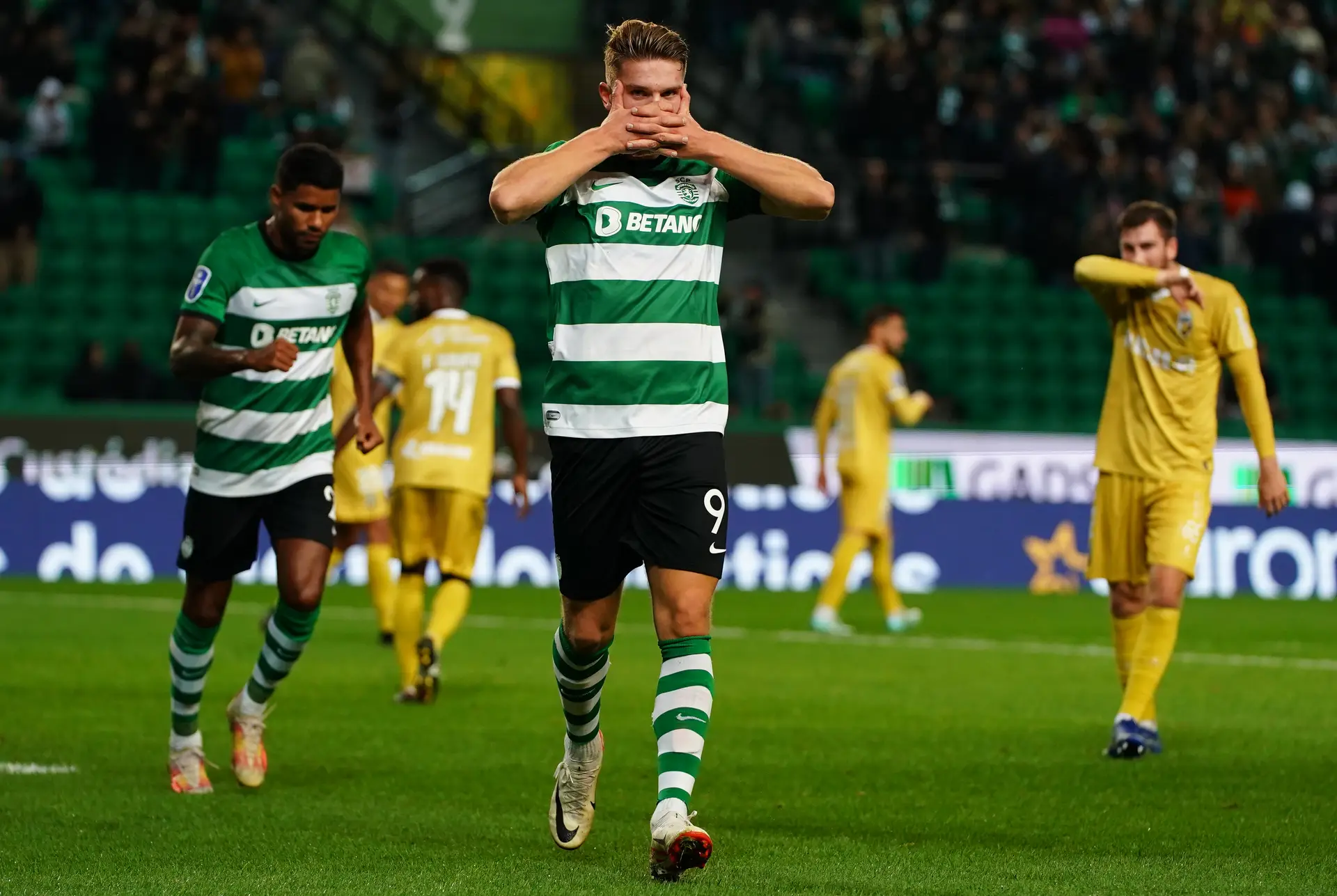 Sporting goleia Vilafranquense por 7-0 em jogo treino - SIC Notícias